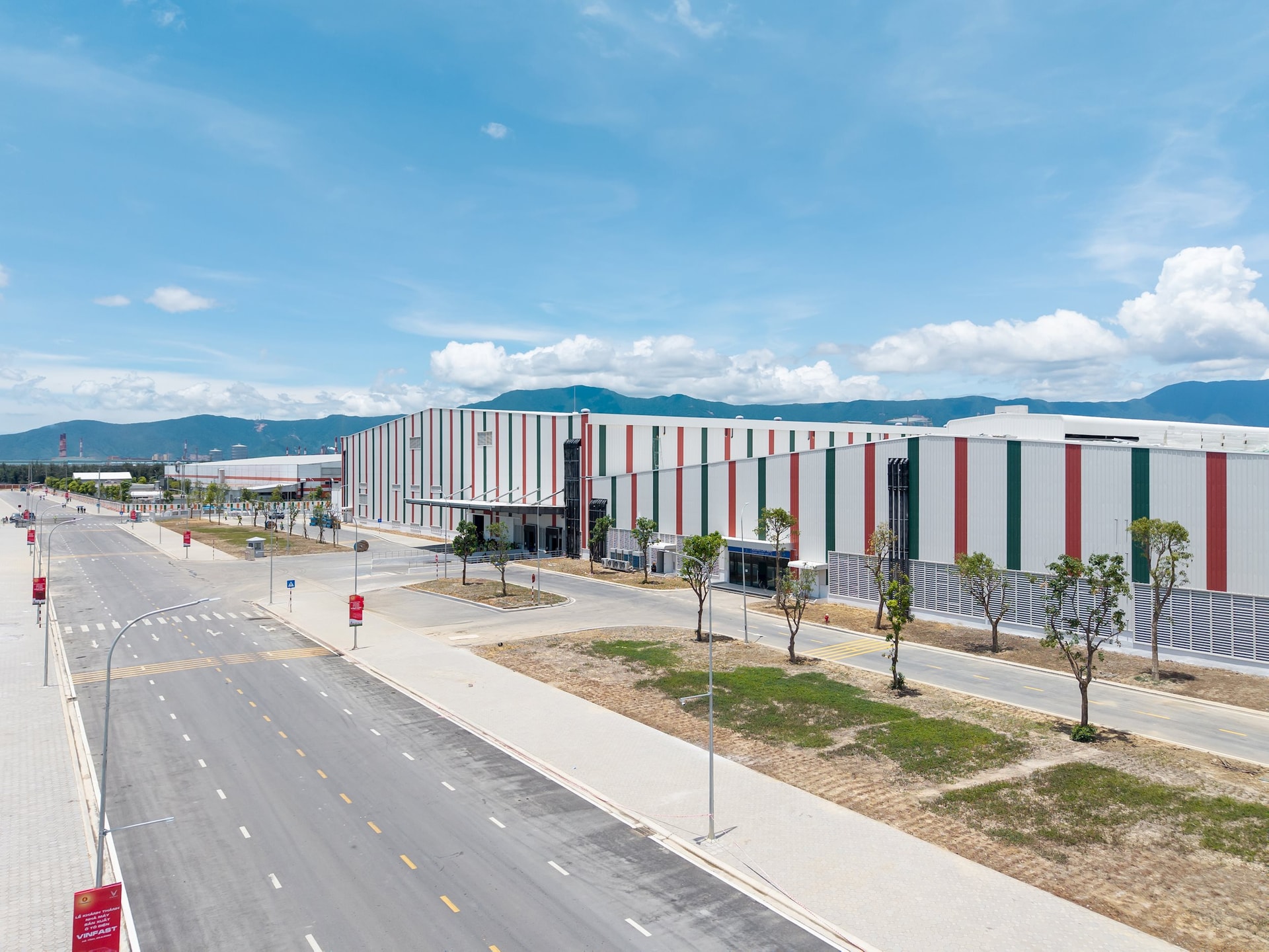 Bên trong nhà máy VinFast Hà Tĩnh hiện đại hàng đầu VN: Mỗi giờ xuất xưởng 35 xe, quy trình nghiêm ngặt - Ảnh 3