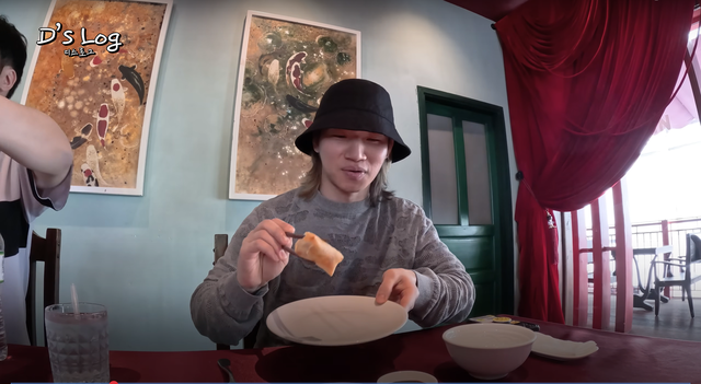 Sao Hàn thử 1 món ăn truyền thống của Việt Nam, thốt lên: ”Tôi có thể ăn hết 10 cái 1 lần” - Ảnh 2