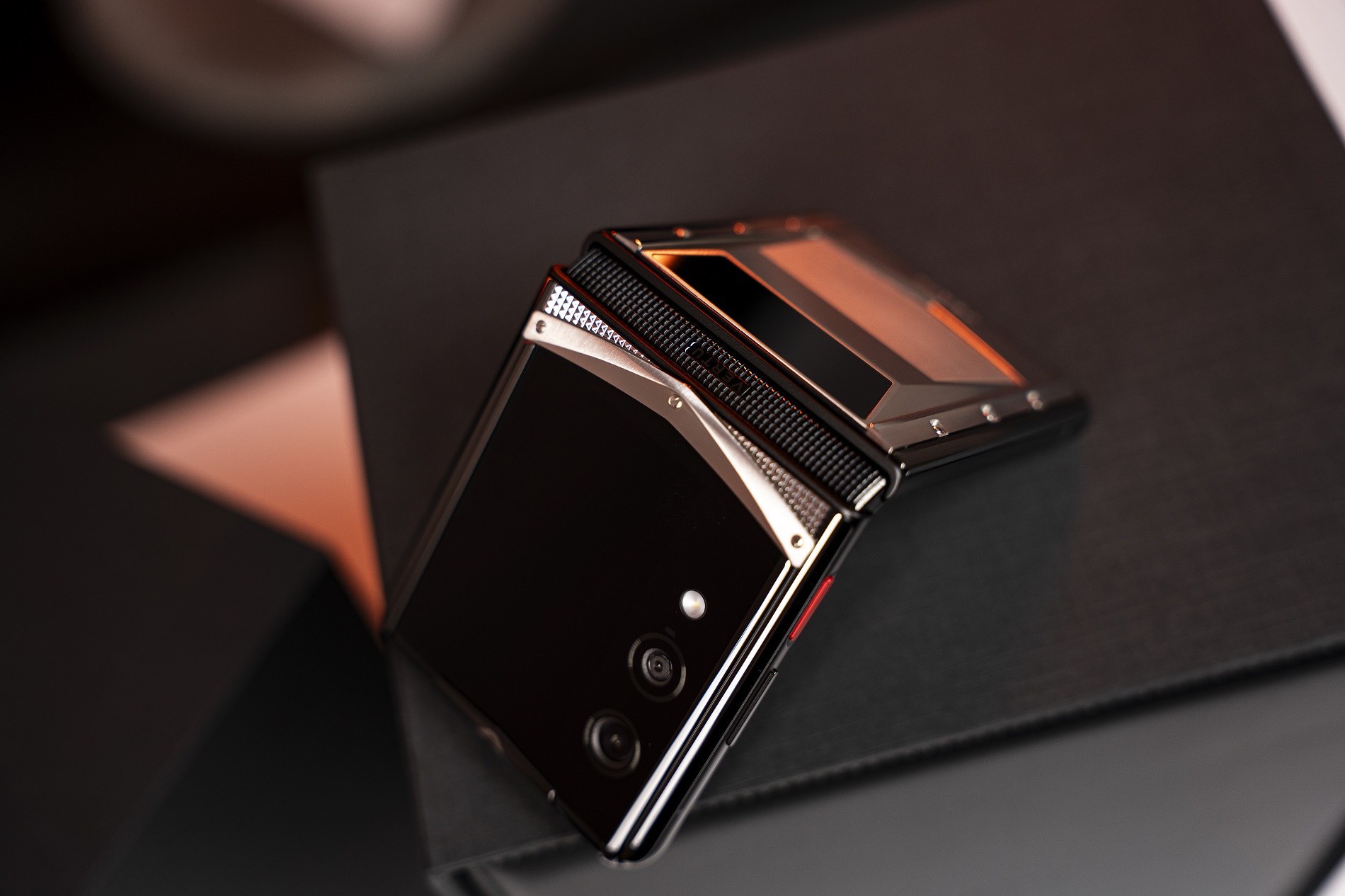 Mẫu điện thoại chỉ 99 người trên thế giới được sở hữu, Việt Nam cũng có, đại gia nào sẽ "xuống tiền"? - Ảnh 4