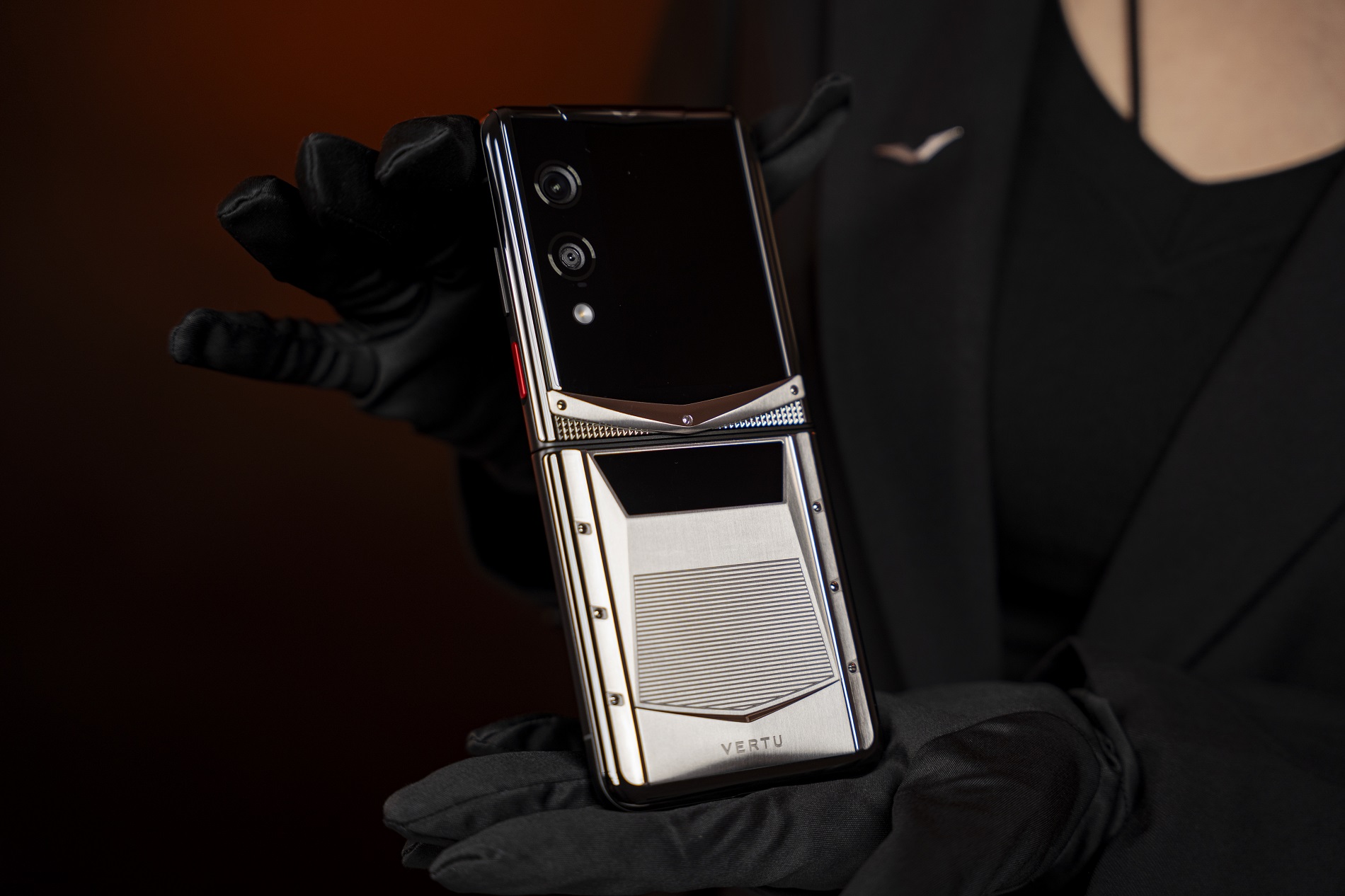 Mẫu điện thoại chỉ 99 người trên thế giới được sở hữu, Việt Nam cũng có, đại gia nào sẽ "xuống tiền"? - Ảnh 1