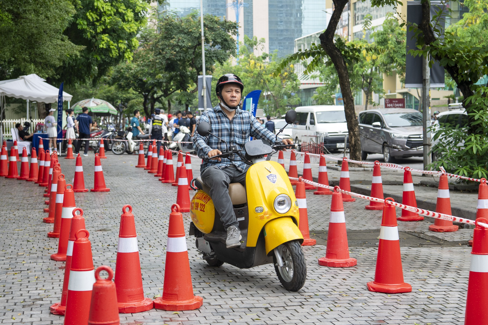 Dân chơi Hà thành mang cả Kawasaki đi ‘đổi xăng lấy điện’ VinFast, có kèo xe công nghệ nhanh 1 nốt nhạc - Ảnh 8