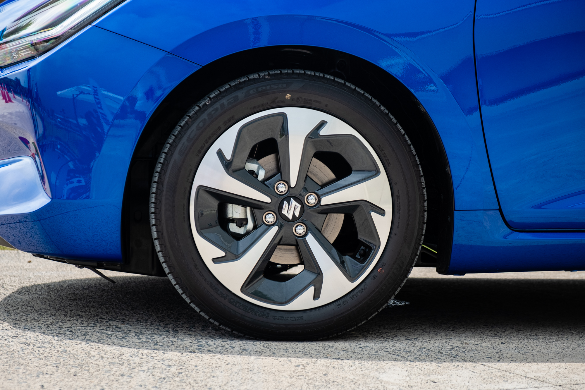 Suzuki Swift 2025 ra mắt Việt Nam: Giá 569 triệu, máy hybrid, 6 tính năng ADAS, đấu Mazda2 hatchback - Ảnh 3