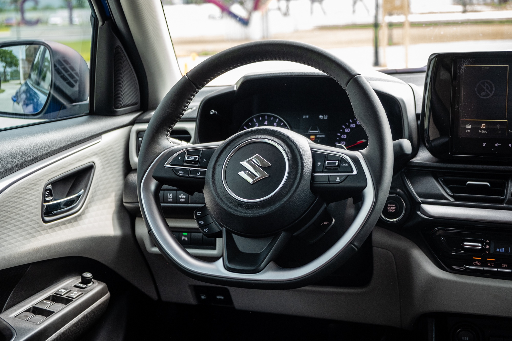 Suzuki Swift 2025 ra mắt Việt Nam: Giá 569 triệu, máy hybrid, 6 tính năng ADAS, đấu Mazda2 hatchback - Ảnh 12