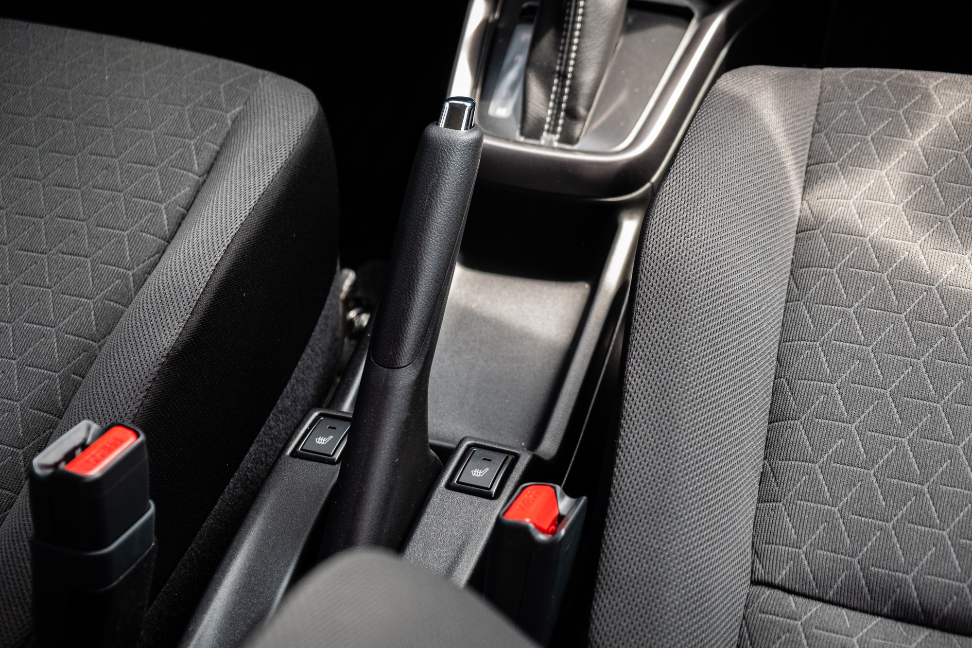 Suzuki Swift 2025 ra mắt Việt Nam: Giá 569 triệu, máy hybrid, 6 tính năng ADAS, đấu Mazda2 hatchback - Ảnh 16