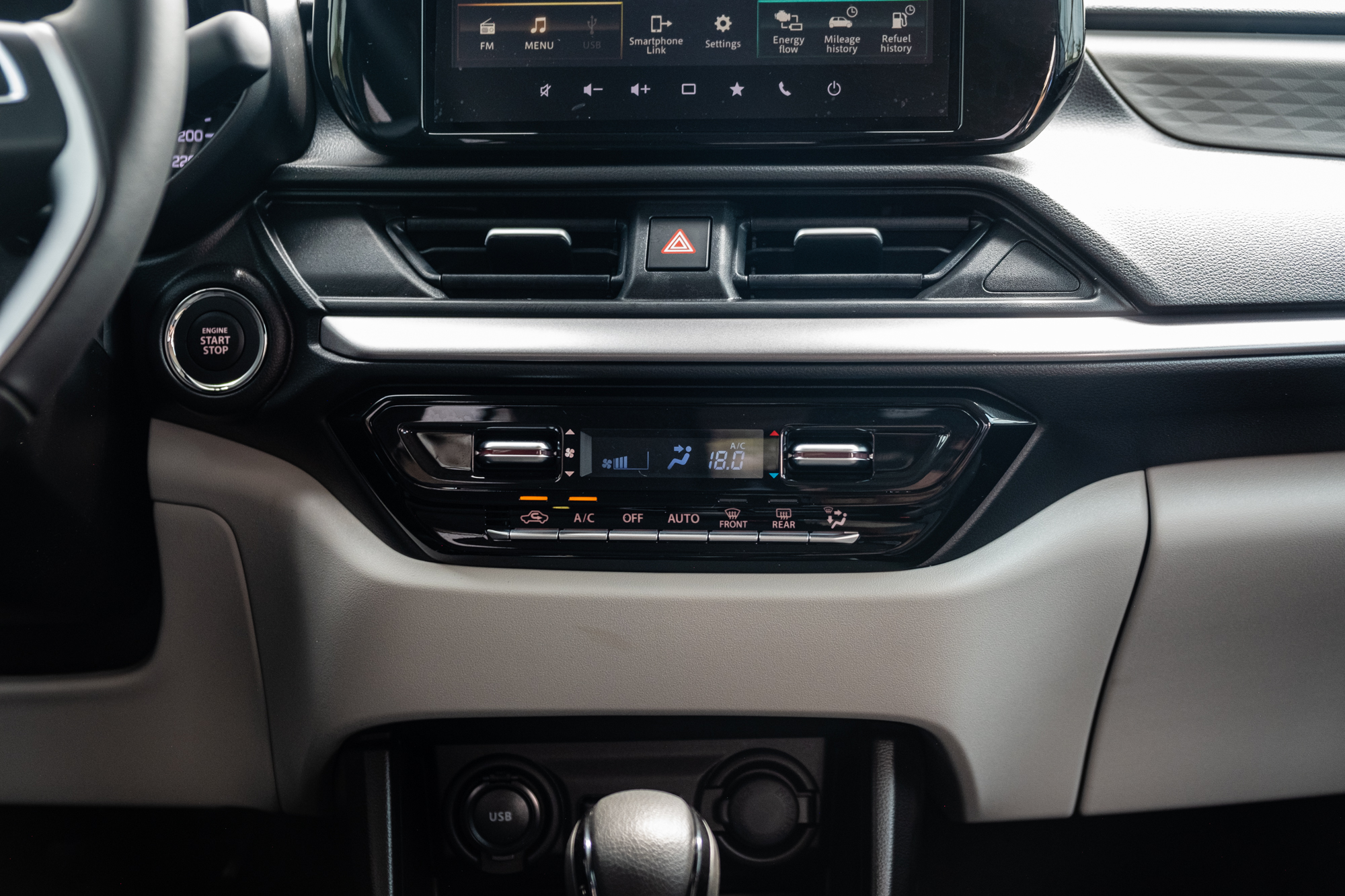 Suzuki Swift 2025 ra mắt Việt Nam: Giá 569 triệu, máy hybrid, 6 tính năng ADAS, đấu Mazda2 hatchback - Ảnh 15