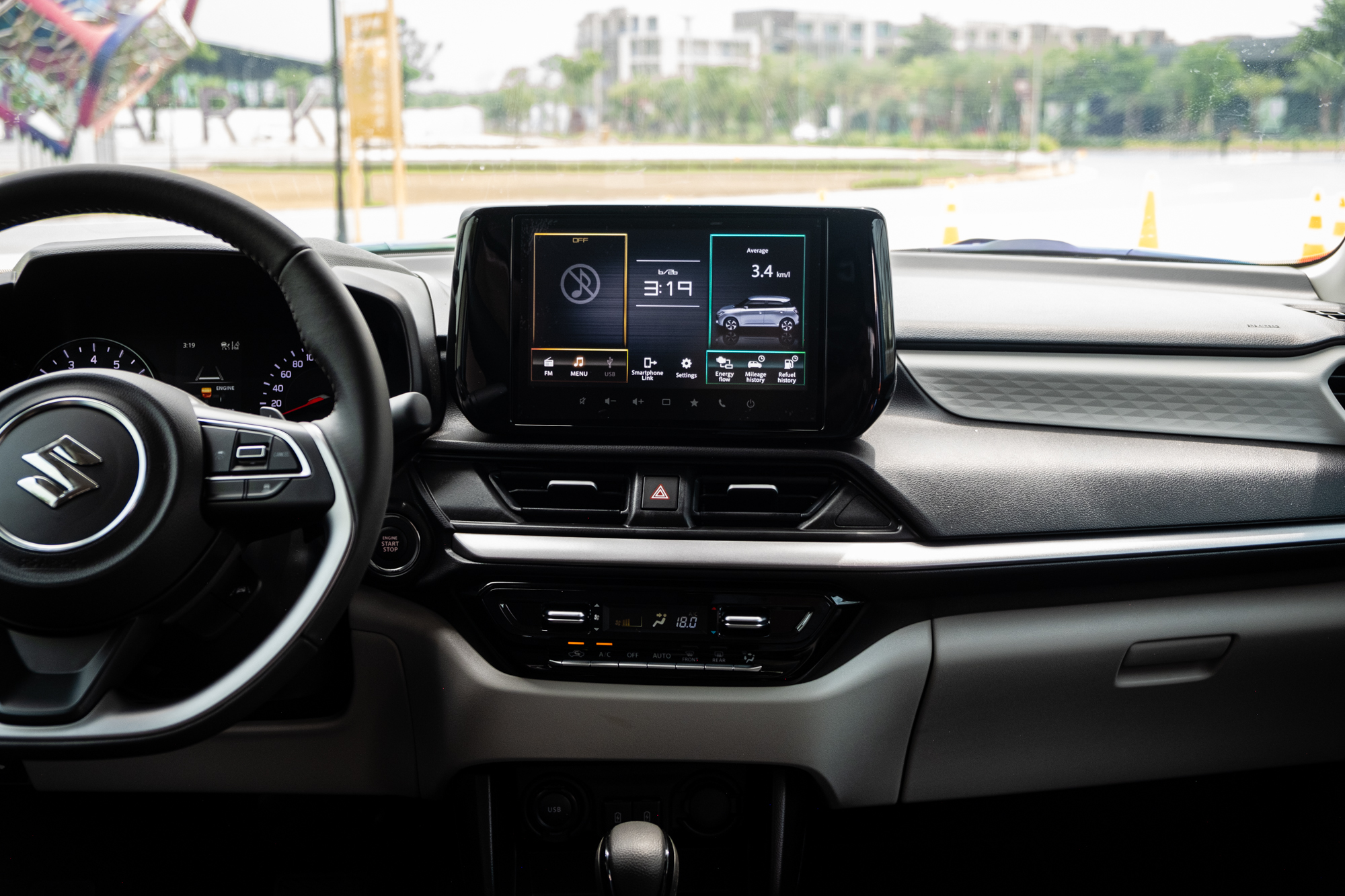 Suzuki Swift 2025 ra mắt Việt Nam: Giá 569 triệu, máy hybrid, 6 tính năng ADAS, đấu Mazda2 hatchback - Ảnh 14