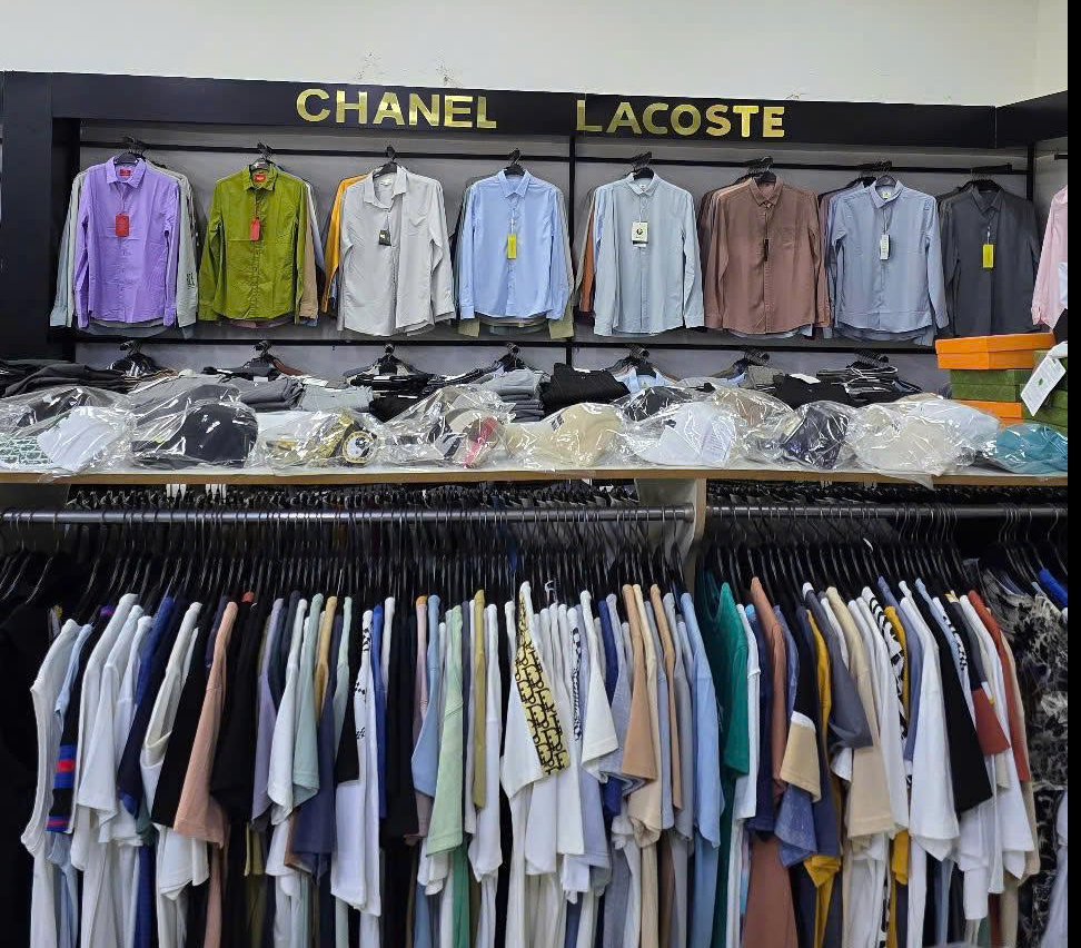 Bất ngờ ập vào kiểm tra một cửa hàng thời trang, phát hiện sự thật bên trong - Ảnh 3