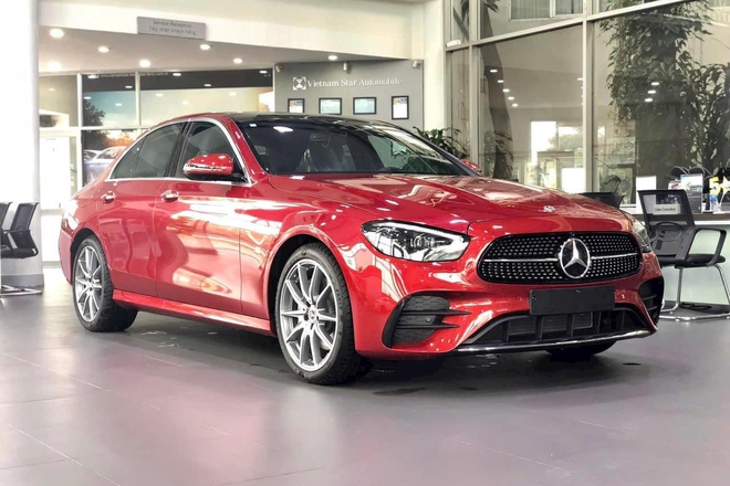 Mercedes-Benz E-Class 'dọn kho' giảm giá còn hơn 1,7 tỷ đồng tại đại lý: Ngang giá lăn bánh Camry, chờ đời mới ra mắt đấu 5 Series - Ảnh 3