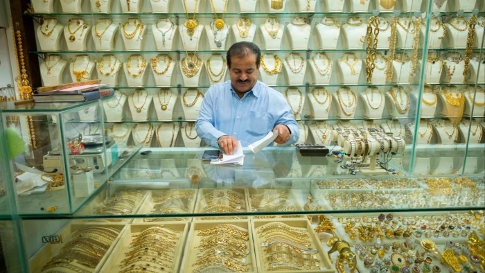 Một quốc gia châu Á 'cuồng' vàng vượt xa Trung Quốc, Ấn Độ: nhập khẩu 100 tấn, giá tăng 80% trong 12 tháng - gấp đôi chuẩn quốc tế - Ảnh 1