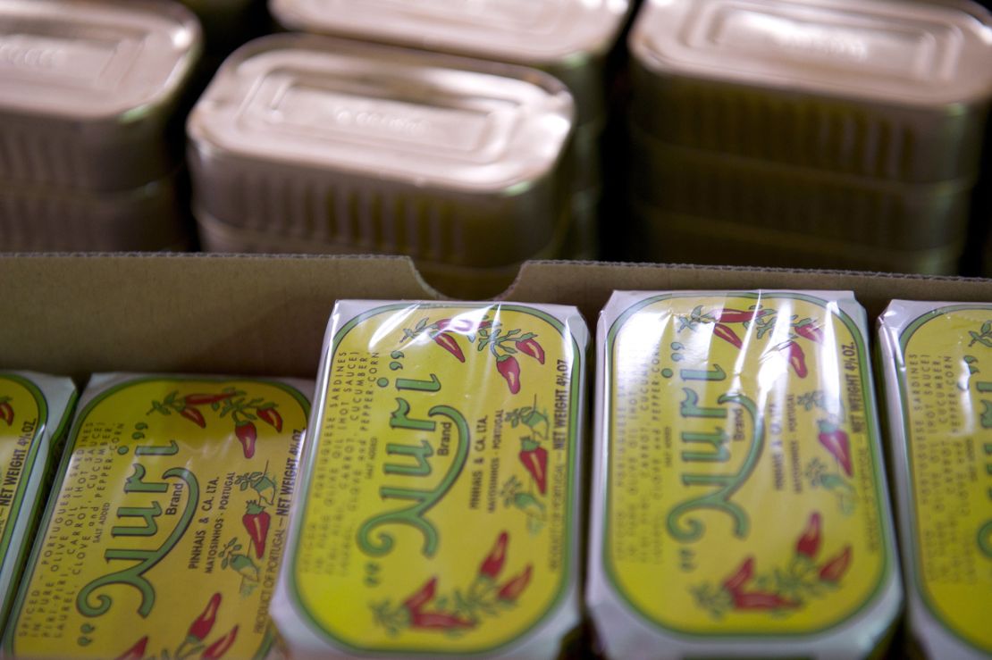 Mặt hàng 'ngon bổ rẻ' bỗng lên ngôi tại Mỹ: lượt tìm kiếm tăng khủng 4.000%, chuyên gia cảnh báo là 'chỉ báo suy thoái' - Ảnh 1