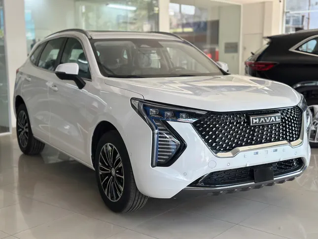 Những mẫu ô tô ra mắt Việt Nam chưa lâu đã giảm giá - Ảnh 4