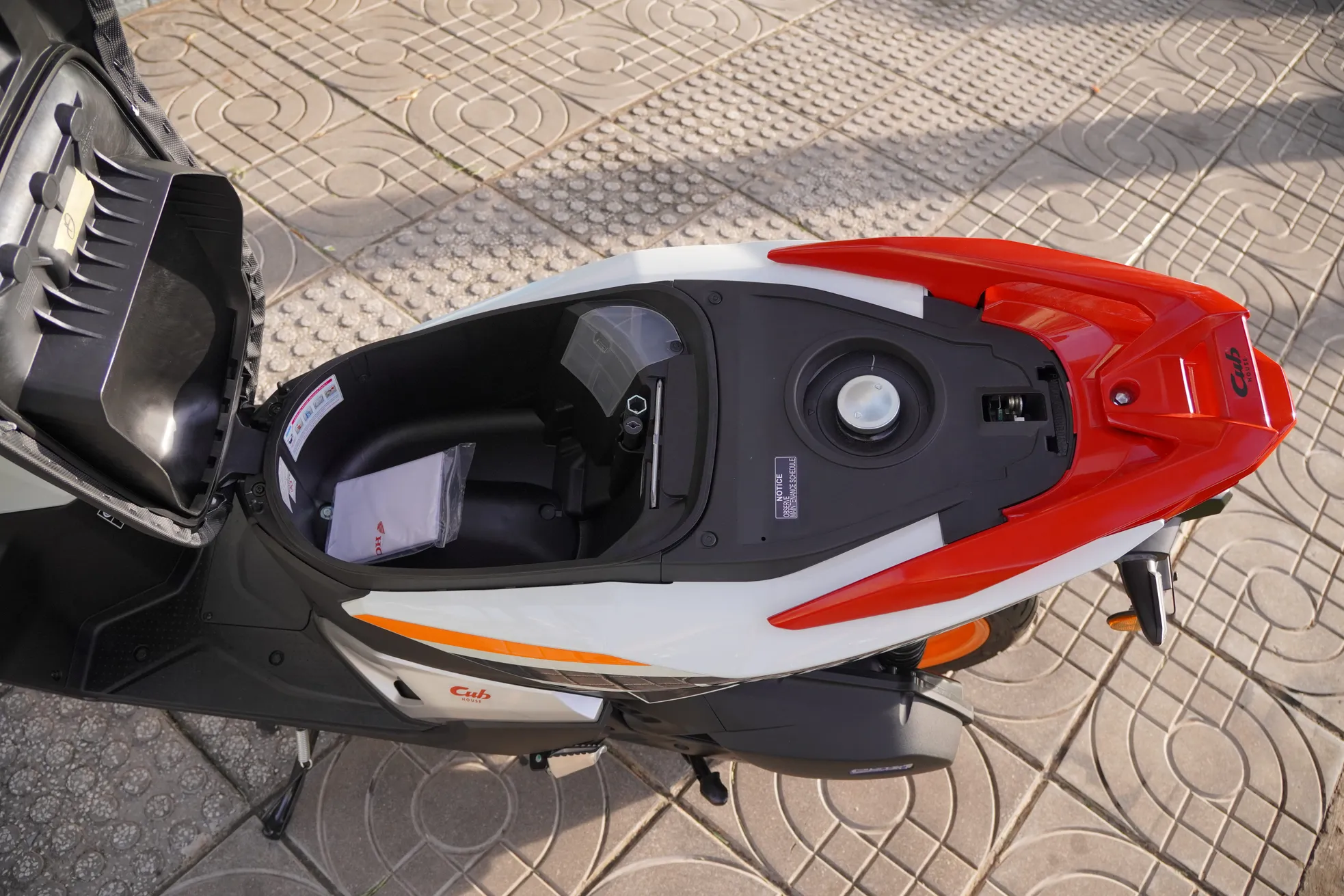 Cận cảnh Honda Vario bản giới hạn Repsol vừa về Việt Nam - Ảnh 12