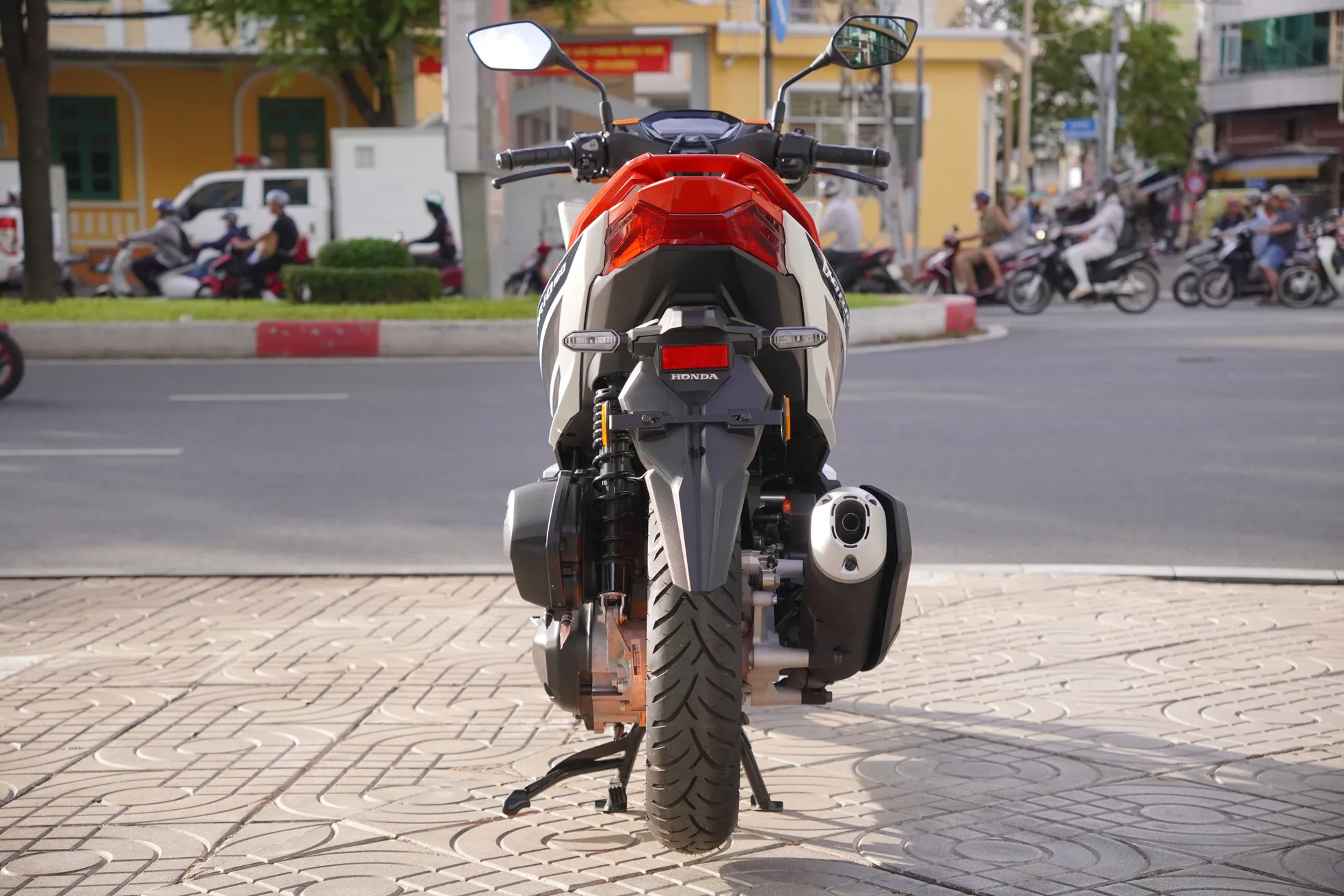 Cận cảnh Honda Vario bản giới hạn Repsol vừa về Việt Nam - Ảnh 14