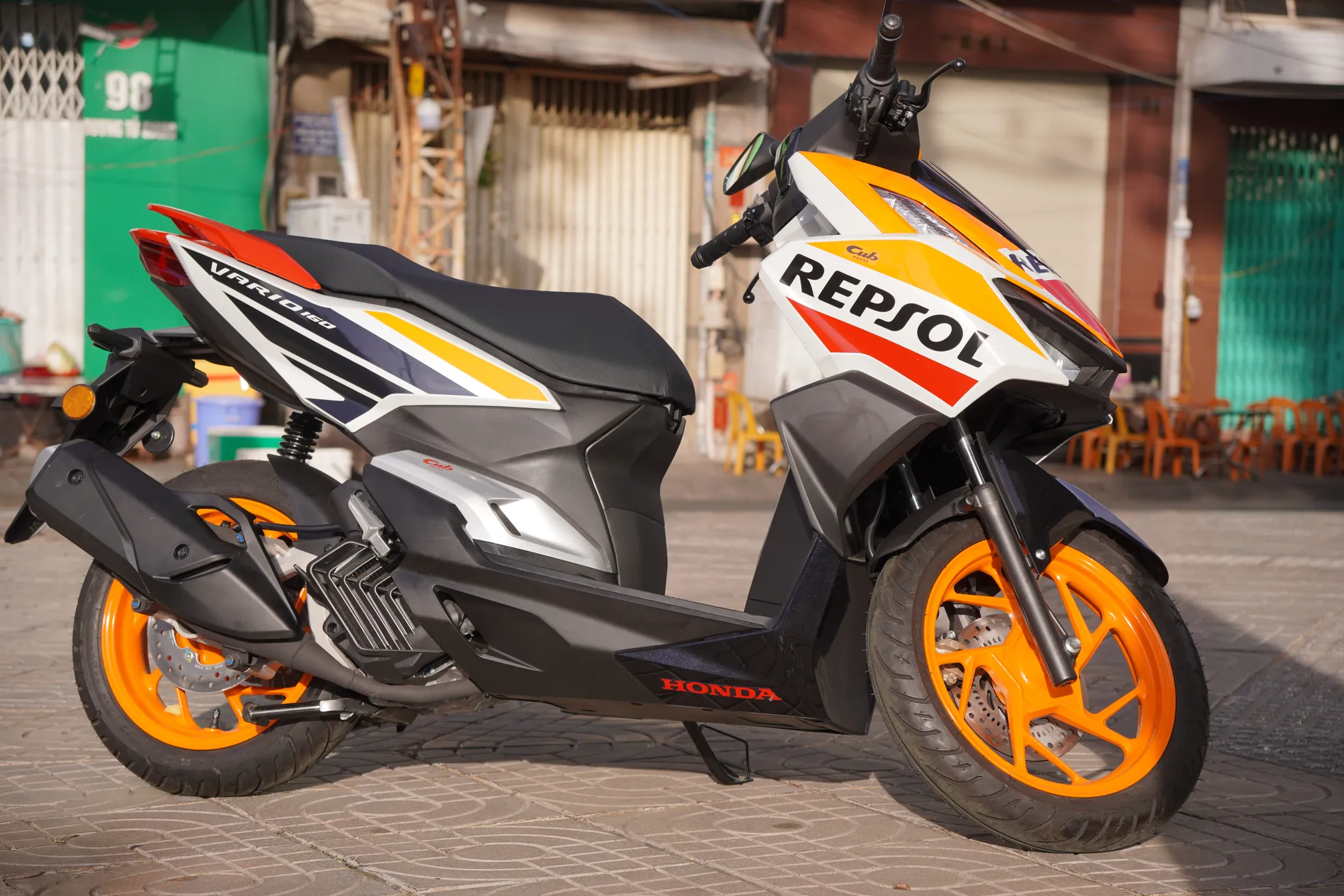 Cận cảnh Honda Vario bản giới hạn Repsol vừa về Việt Nam - Ảnh 9