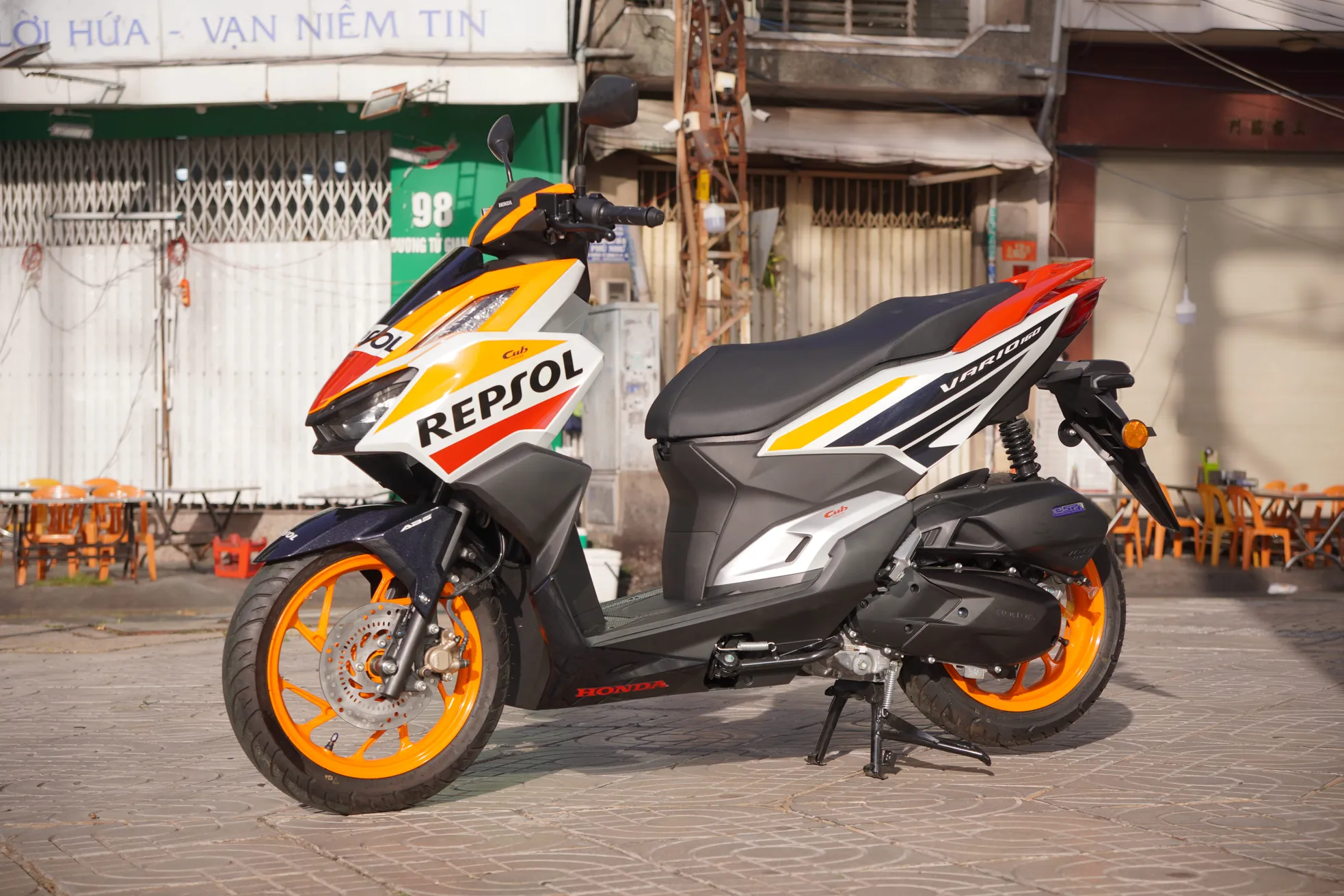 Cận cảnh Honda Vario bản giới hạn Repsol vừa về Việt Nam - Ảnh 1