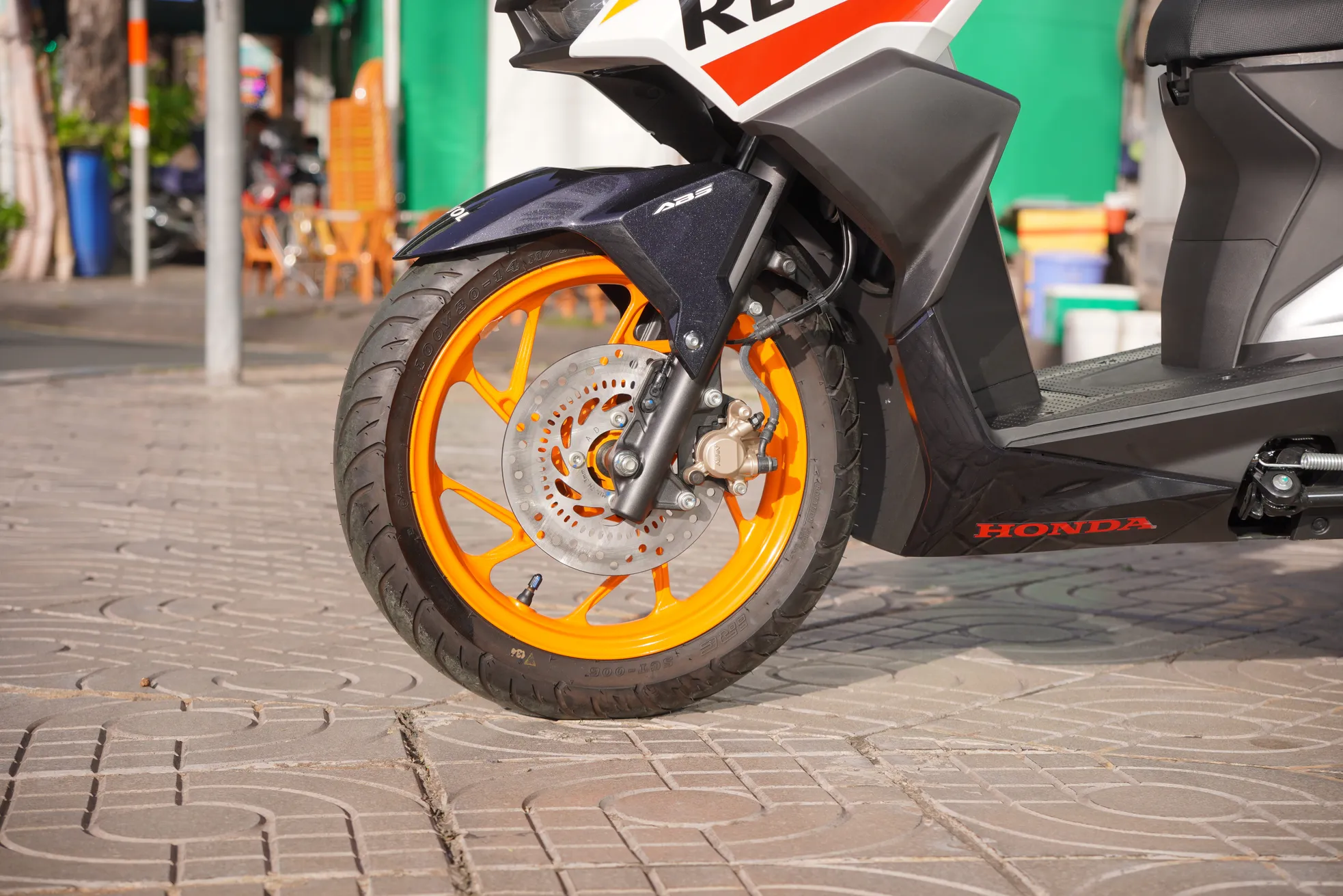 Cận cảnh Honda Vario bản giới hạn Repsol vừa về Việt Nam - Ảnh 10