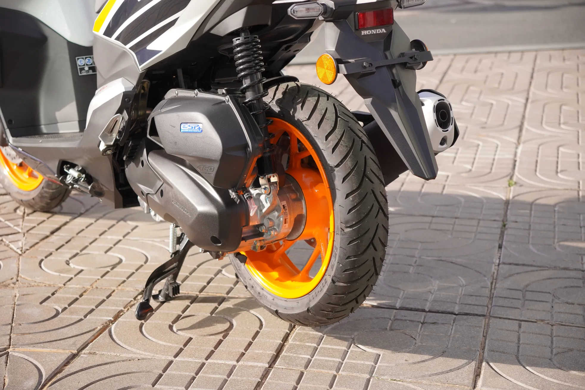 Cận cảnh Honda Vario bản giới hạn Repsol vừa về Việt Nam - Ảnh 13