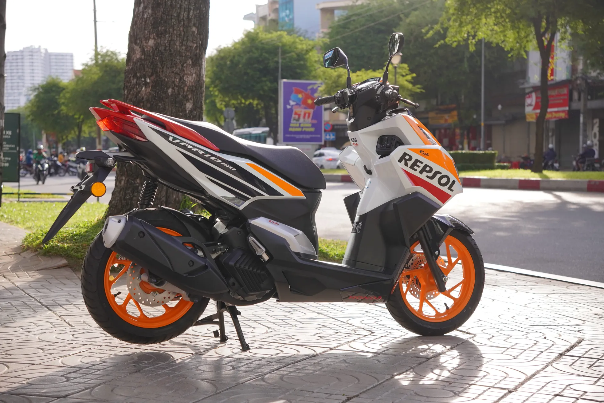 Cận cảnh Honda Vario bản giới hạn Repsol vừa về Việt Nam - Ảnh 4