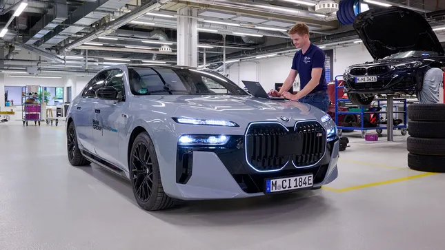 Các hãng chạy đua đưa pin xe điện 1.000 km/lần sạc ra thị trường - Ảnh 1