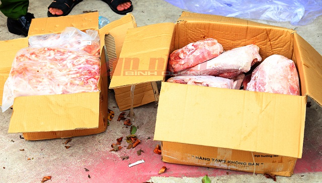 Chủ kho hàng đông lạnh dán dòng chữ "lạ" ở cửa, cảnh sát ập vào phát hiện sự thật kinh hoàng bên trong - Ảnh 2