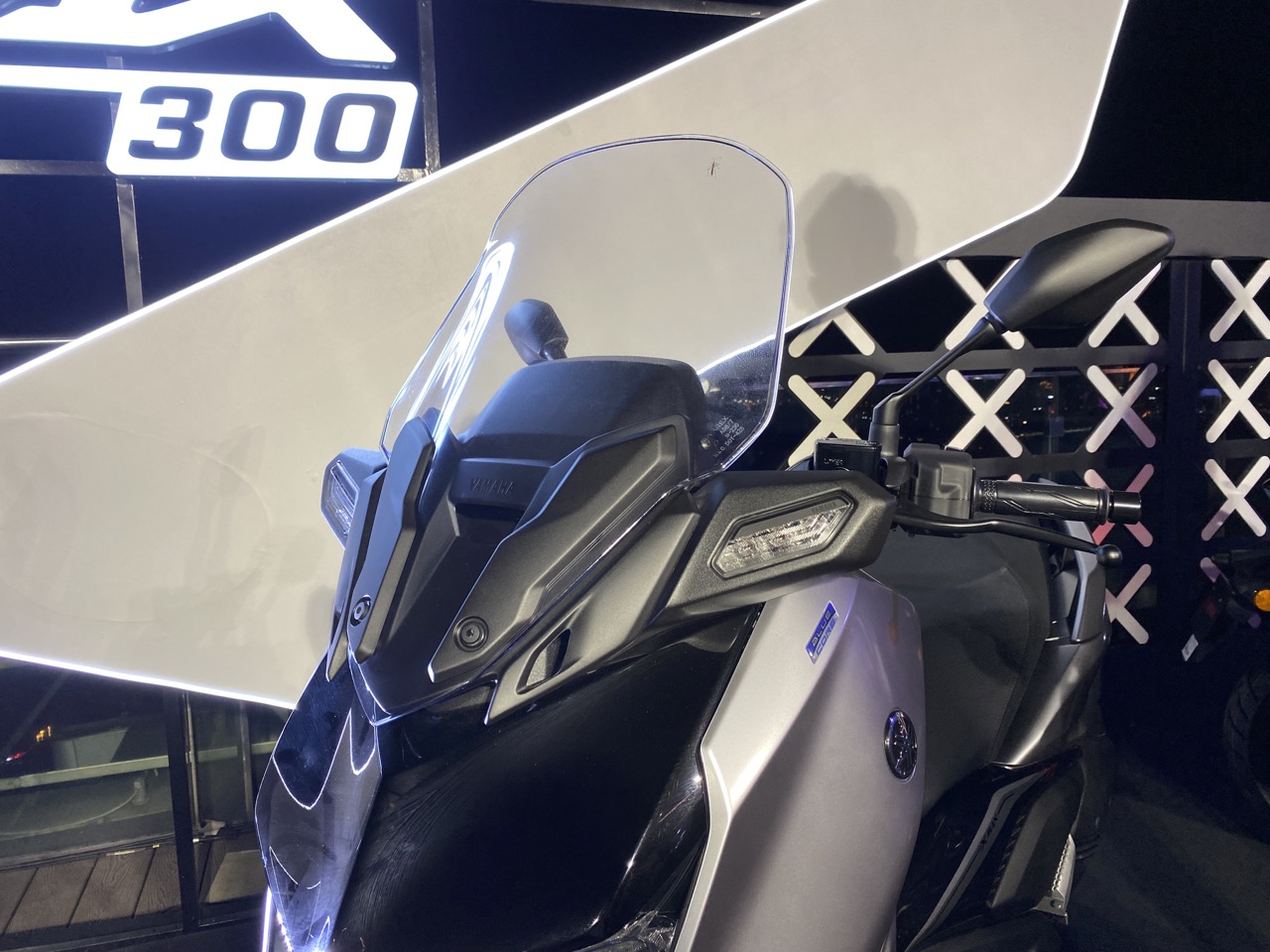 Yamaha XMAX 300 ra mắt Việt Nam: Giá 140 triệu đồng, động cơ 292cc, tiêu thụ 3 lít/100 km, thêm màu mới, có cổng sạc Type C - Ảnh 5