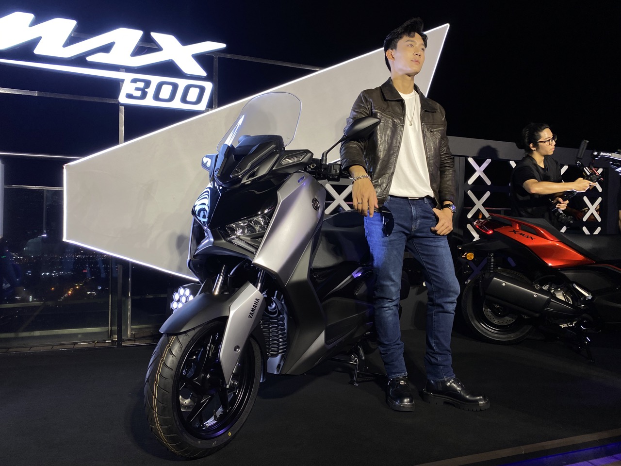 Yamaha XMAX 300 ra mắt Việt Nam: Giá 140 triệu đồng, động cơ 292cc, tiêu thụ 3 lít/100 km, thêm màu mới, có cổng sạc Type C - Ảnh 1