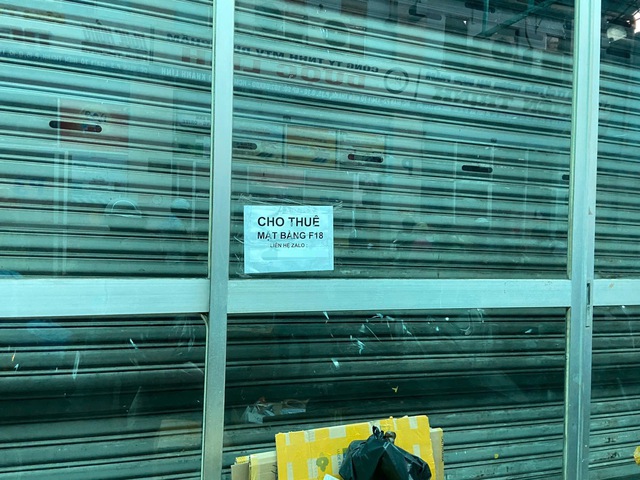 Khung cảnh lạ lùng tại chợ thuốc quận 10 - TP.HCM: Hàng loạt quầy cửa đóng then cài, 1 chủ hiệu thuốc phải thốt lên điều khó hiểu - Ảnh 3