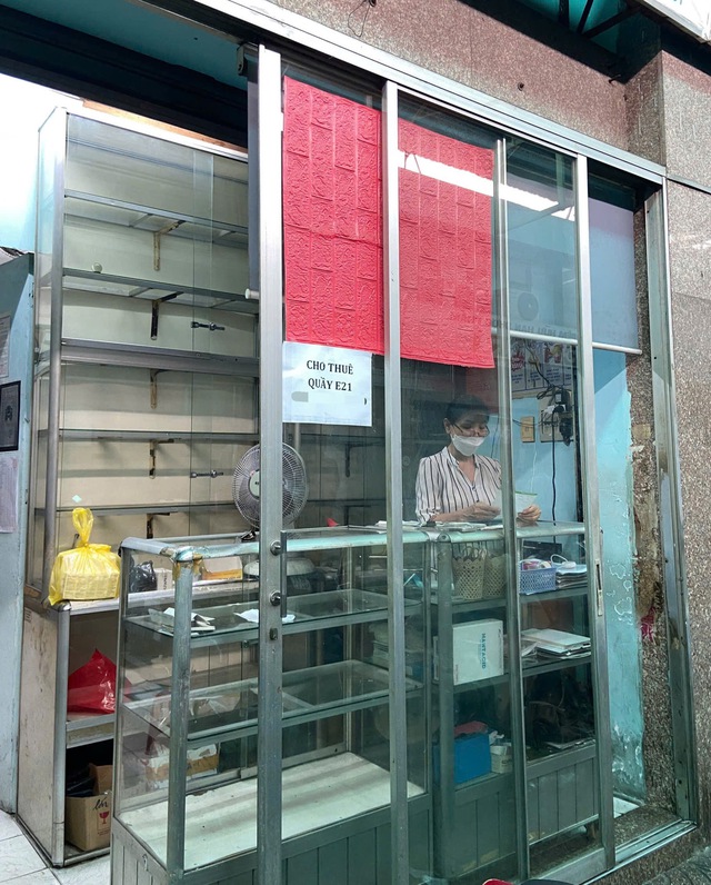 Khung cảnh lạ lùng tại chợ thuốc quận 10 - TP.HCM: Hàng loạt quầy cửa đóng then cài, 1 chủ hiệu thuốc phải thốt lên điều khó hiểu - Ảnh 2