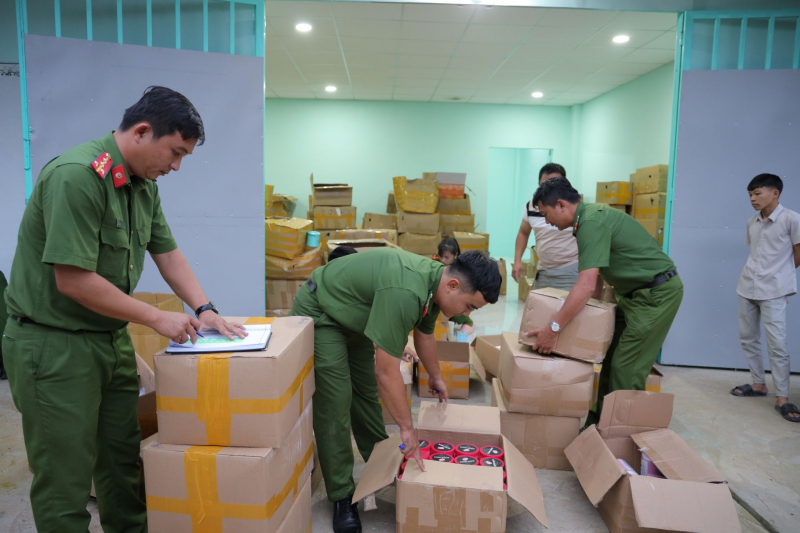 Chấn động đường dây 12 tấn kem trộn dùng bột hóa chất: Bán sỉ theo cân, đã “chốt” hơn 100.000 đơn hàng - Ảnh 1