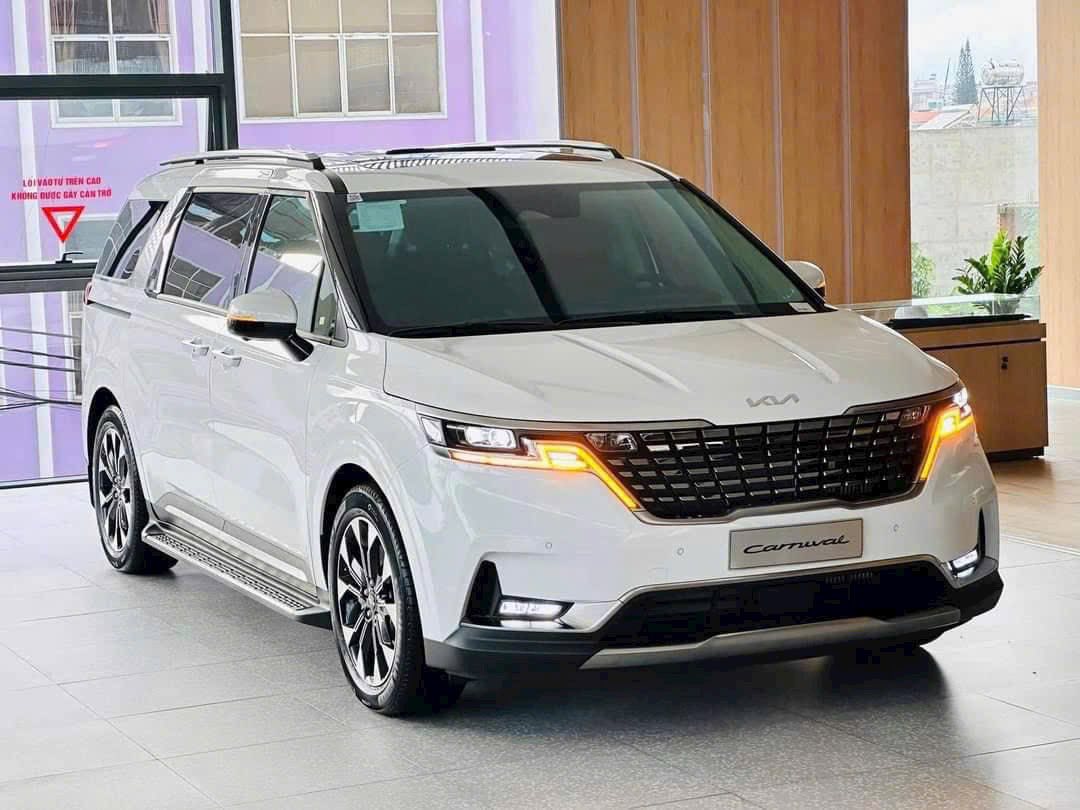 Kia Carnival bản xăng cao nhất giảm tới 210 triệu đồng tại đại lý, giá thực tế còn 1,549 tỷ đồng nhưng phải đánh đổi 1 thứ - Ảnh 1