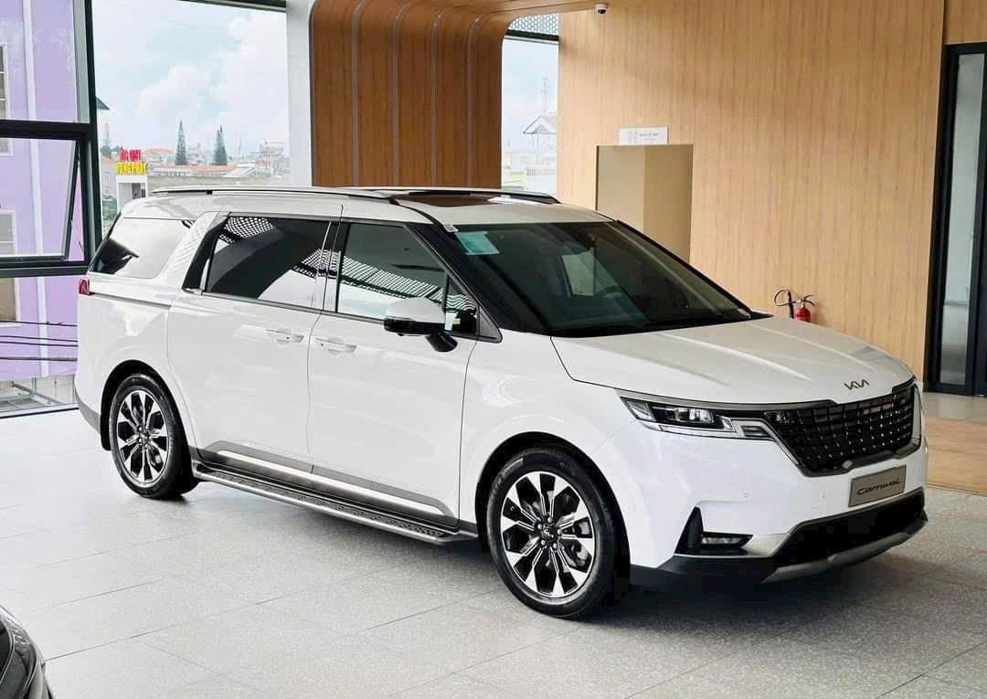 Kia Carnival bản xăng cao nhất giảm tới 210 triệu đồng tại đại lý, giá thực tế còn 1,549 tỷ đồng nhưng phải đánh đổi 1 thứ - Ảnh 2