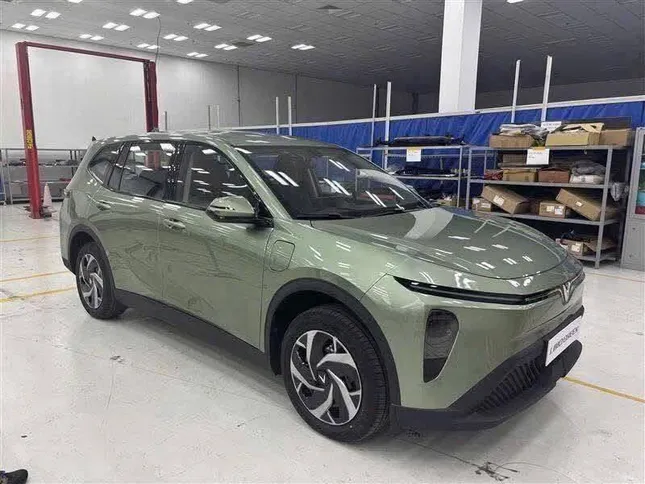 Ảnh thực tế mẫu MPV VinFast Limo Green vừa lộ diện - Ảnh 7