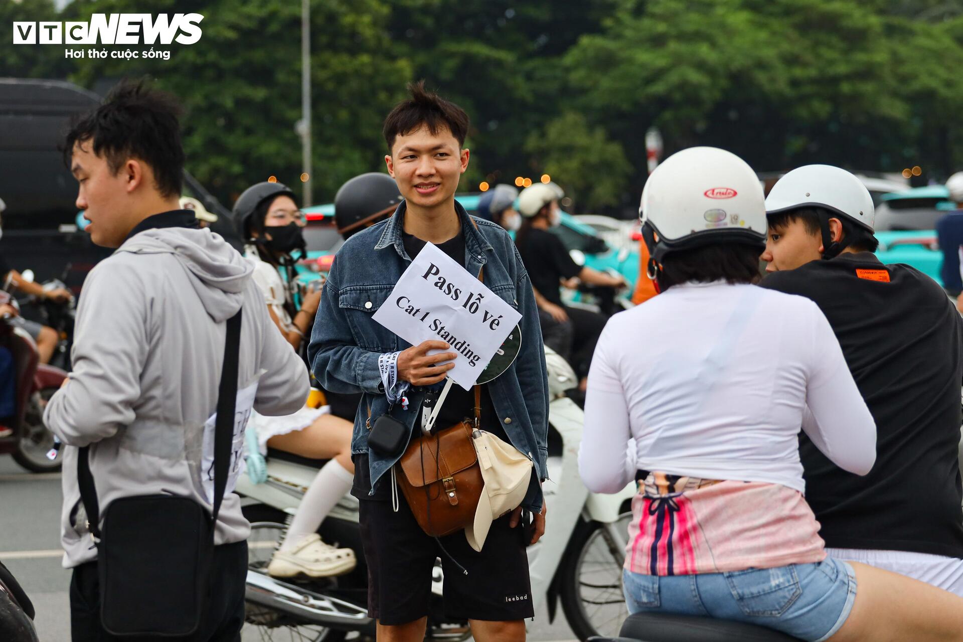 Ngay sát đêm nhạc G-Dragon, phe vé cuống cuồng giảm giá, xin được 'giải cứu' - Ảnh 5