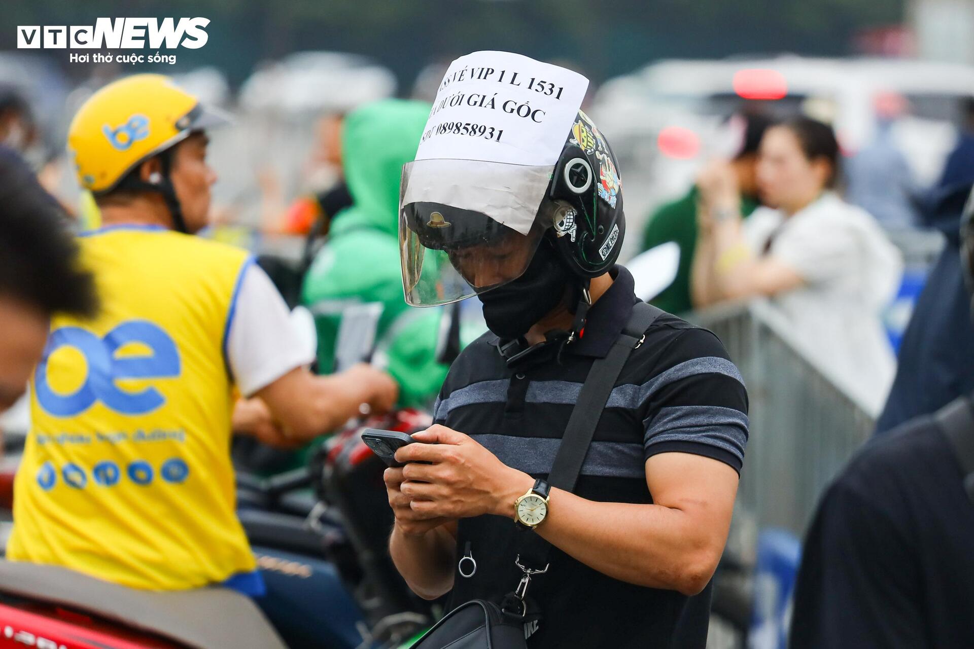 Ngay sát đêm nhạc G-Dragon, phe vé cuống cuồng giảm giá, xin được 'giải cứu' - Ảnh 13