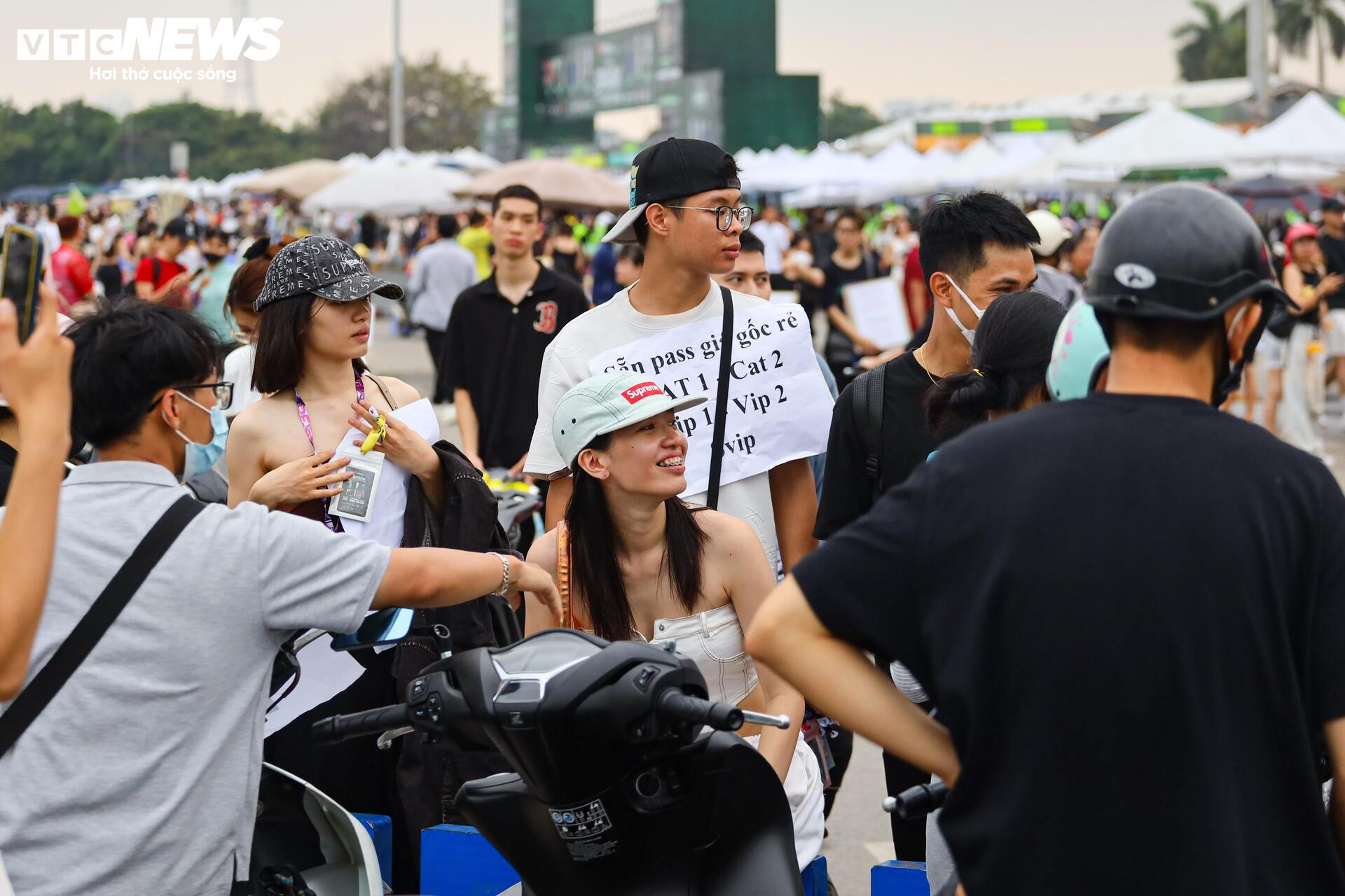 Ngay sát đêm nhạc G-Dragon, phe vé cuống cuồng giảm giá, xin được 'giải cứu' - Ảnh 3