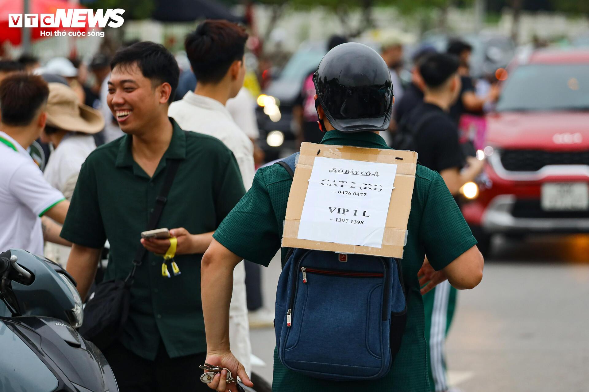 Ngay sát đêm nhạc G-Dragon, phe vé cuống cuồng giảm giá, xin được 'giải cứu' - Ảnh 12