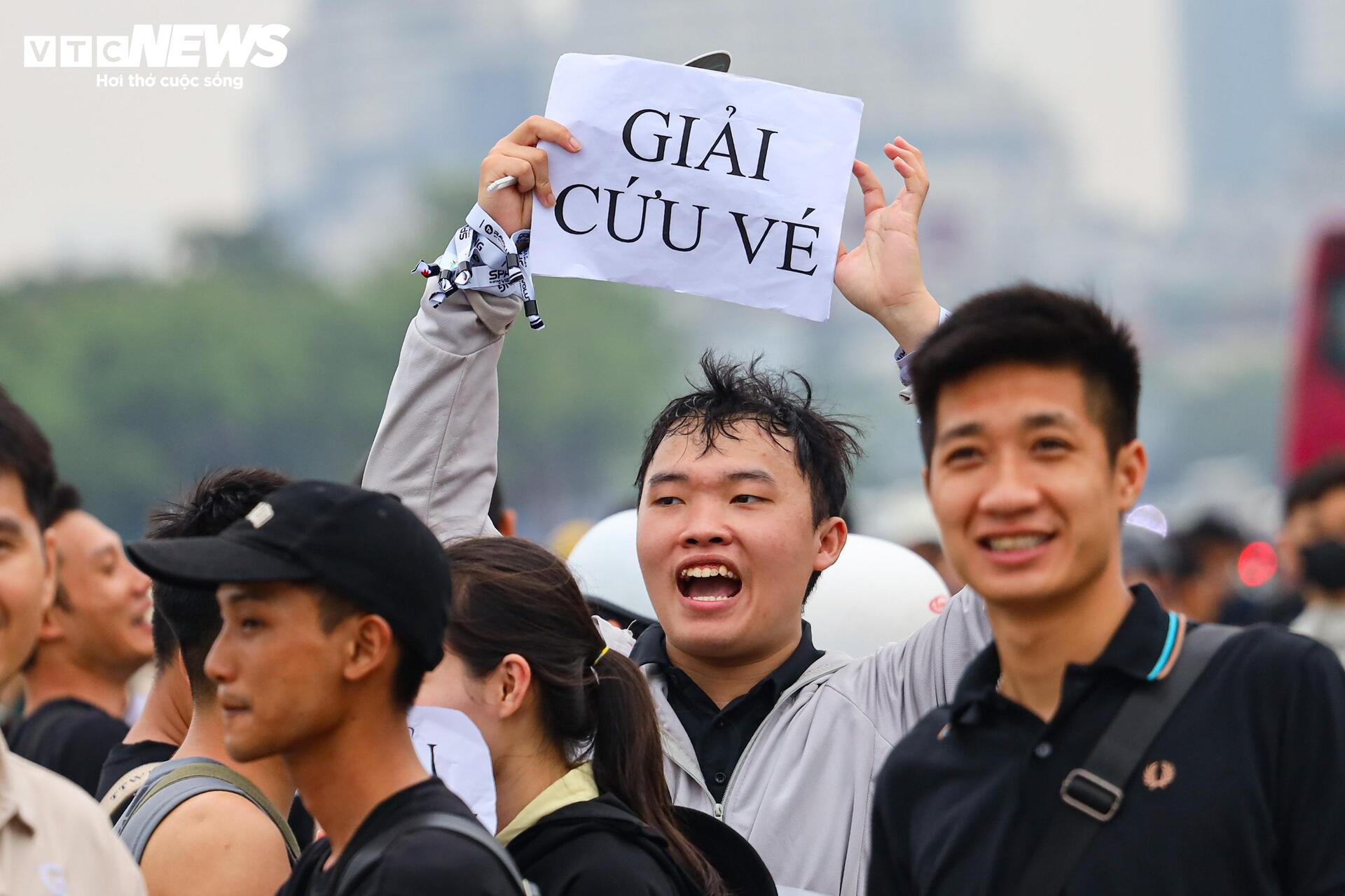 Ngay sát đêm nhạc G-Dragon, phe vé cuống cuồng giảm giá, xin được 'giải cứu' - Ảnh 7