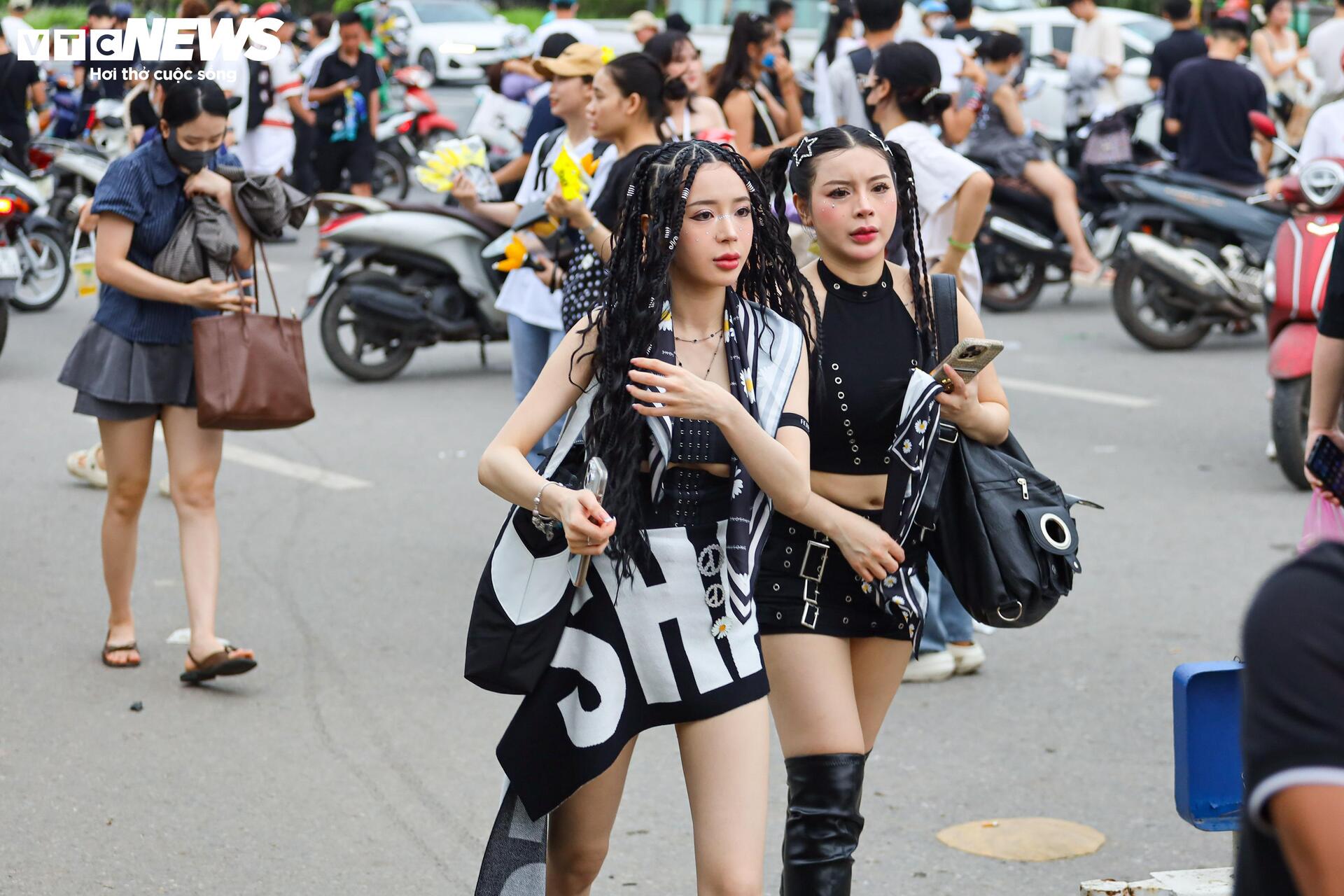 Ngay sát đêm nhạc G-Dragon, phe vé cuống cuồng giảm giá, xin được 'giải cứu' - Ảnh 14