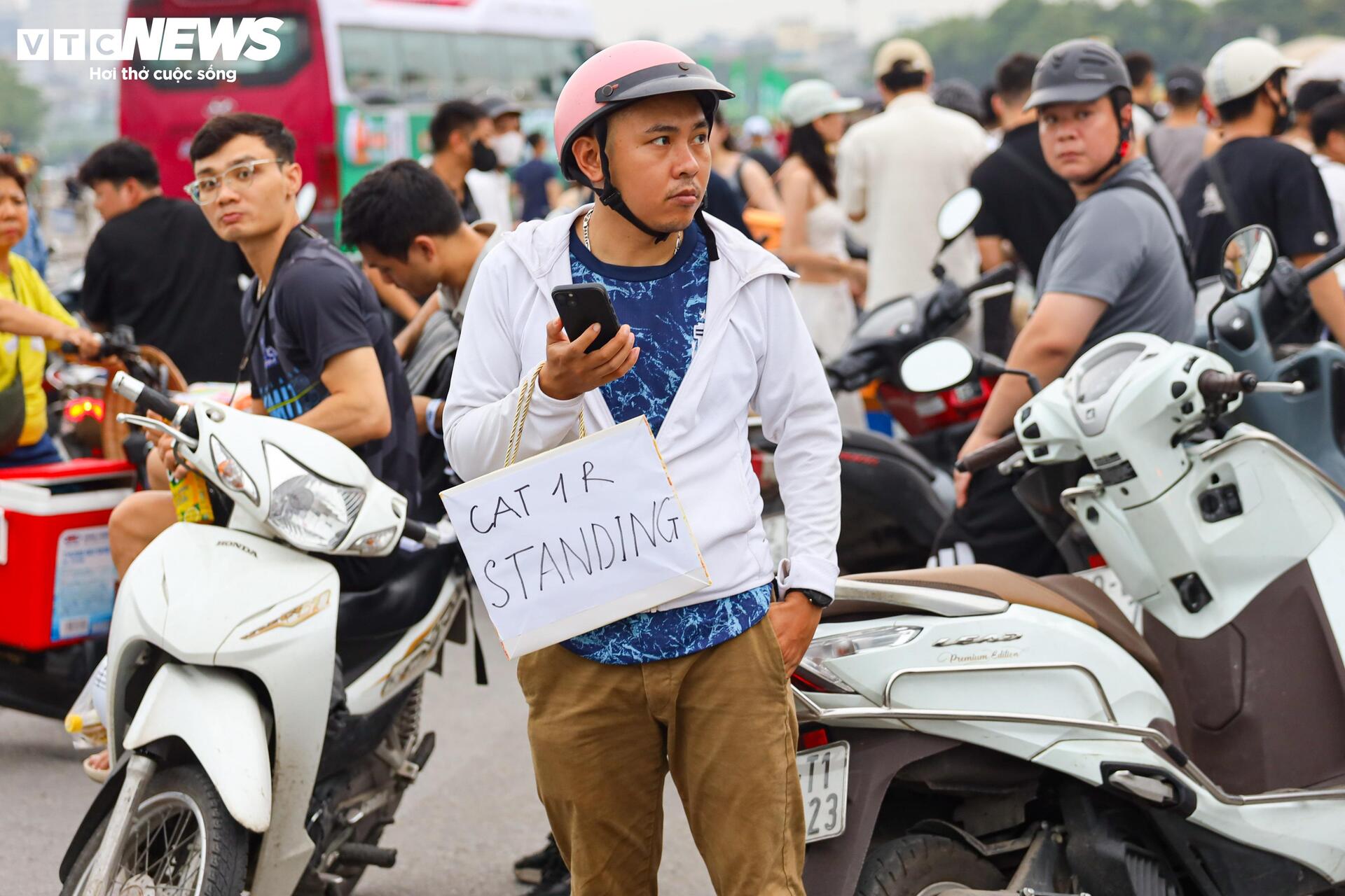 Ngay sát đêm nhạc G-Dragon, phe vé cuống cuồng giảm giá, xin được 'giải cứu' - Ảnh 6