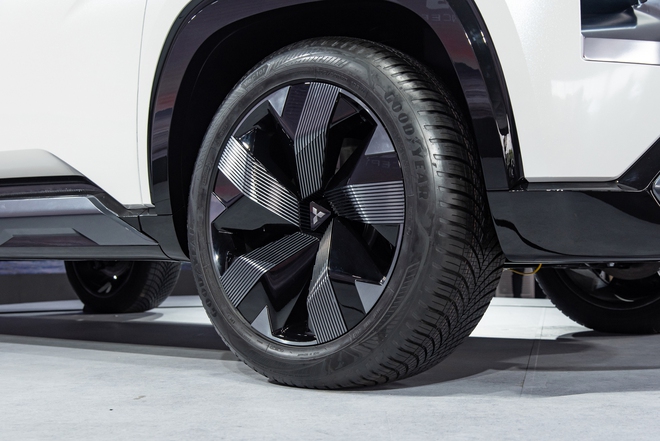 Xem thực tế Mitsubishi DST Concept ngoài đời thực: Hàng 3 cực rộng, có ADAS, nhiều điểm giống Xforce đang bán chạy - Ảnh 10