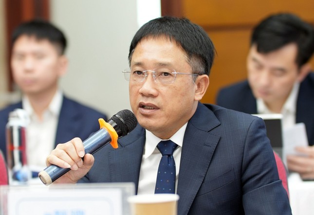 Bán mớ rau, con cá ngoài chợ có phải xuất hóa đơn và nộp thuế không? Phó Cục trưởng Cục Thuế lên tiếng - Ảnh 1