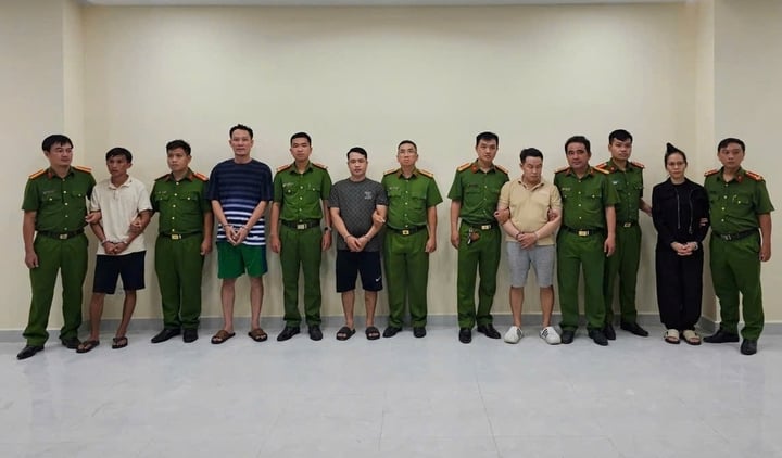 Phá đường dây sản xuất nhớt giả, thu lợi bất chính hàng chục tỷ đồng ở TP.HCM - Ảnh 3