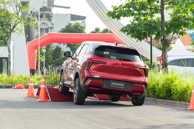 Vắt sức Mitsubishi Xforce leo dốc cao 8 mét và loạt bài thử ra trò, lại còn free tại Hà Nội - Ảnh 12