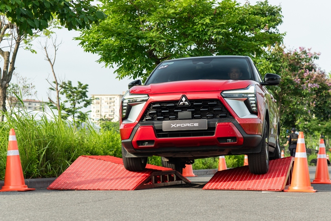 Vắt sức Mitsubishi Xforce leo dốc cao 8 mét và loạt bài thử ra trò, lại còn free tại Hà Nội - Ảnh 11