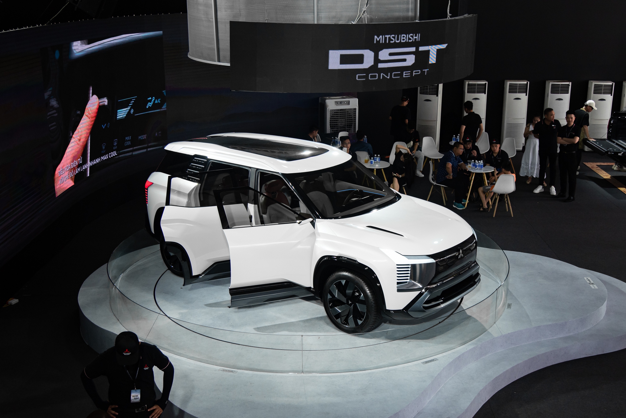 Vắt sức Mitsubishi Xforce leo dốc cao 8 mét và loạt bài thử ra trò, lại còn free tại Hà Nội - Ảnh 2