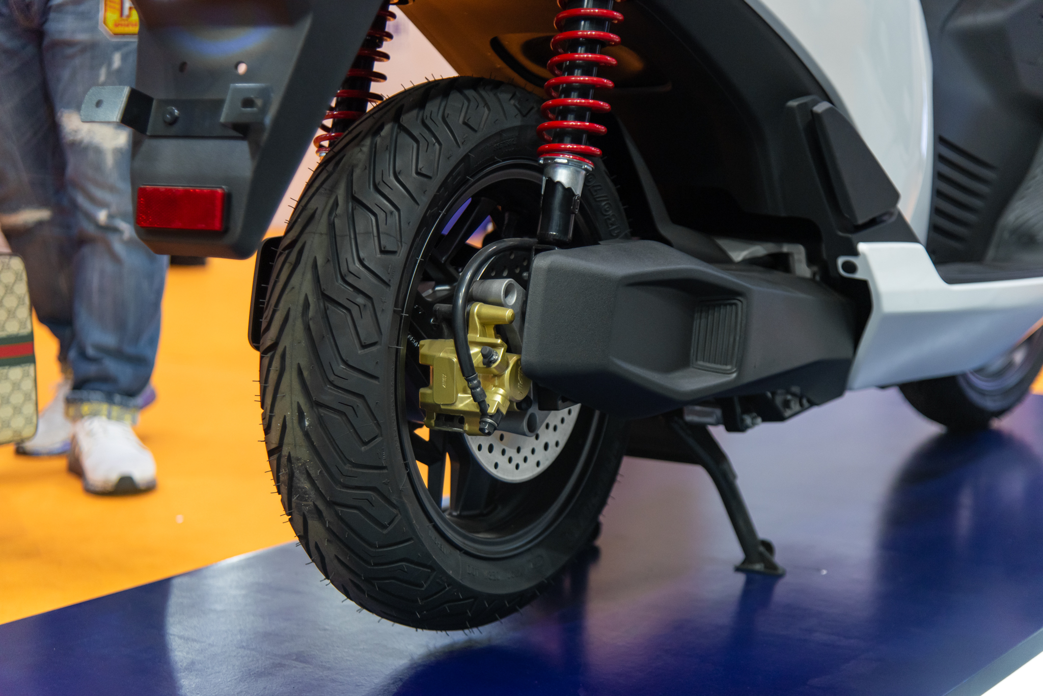 E3 Mobility Deux7 - Xe máy điện Hàn Quốc mới lạ về Việt Nam: Giá dự kiến 100 triệu đồng, nhỏ hơn SH, chạy 120km/sạc - Ảnh 6