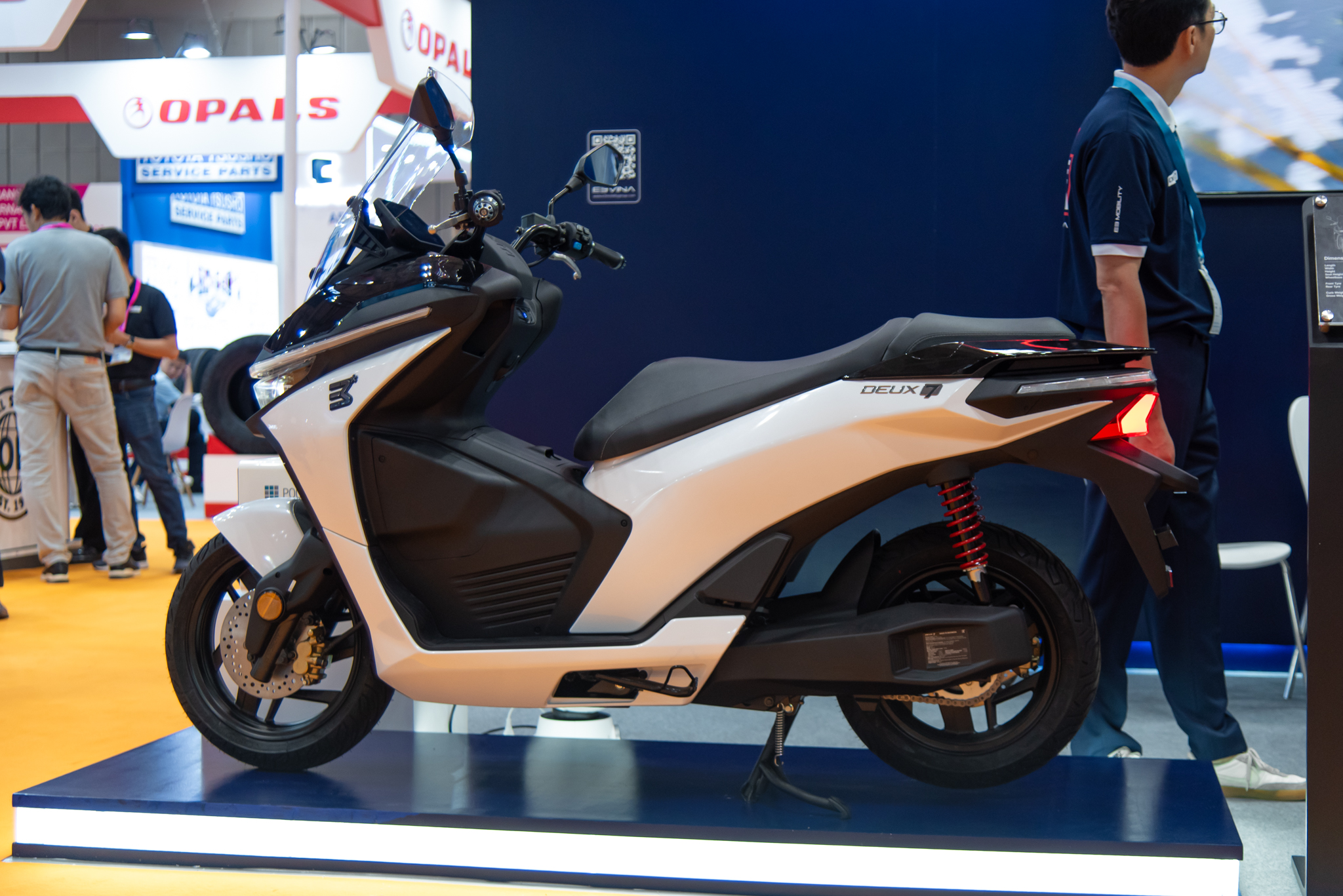 E3 Mobility Deux7 - Xe máy điện Hàn Quốc mới lạ về Việt Nam: Giá dự kiến 100 triệu đồng, nhỏ hơn SH, chạy 120km/sạc - Ảnh 1