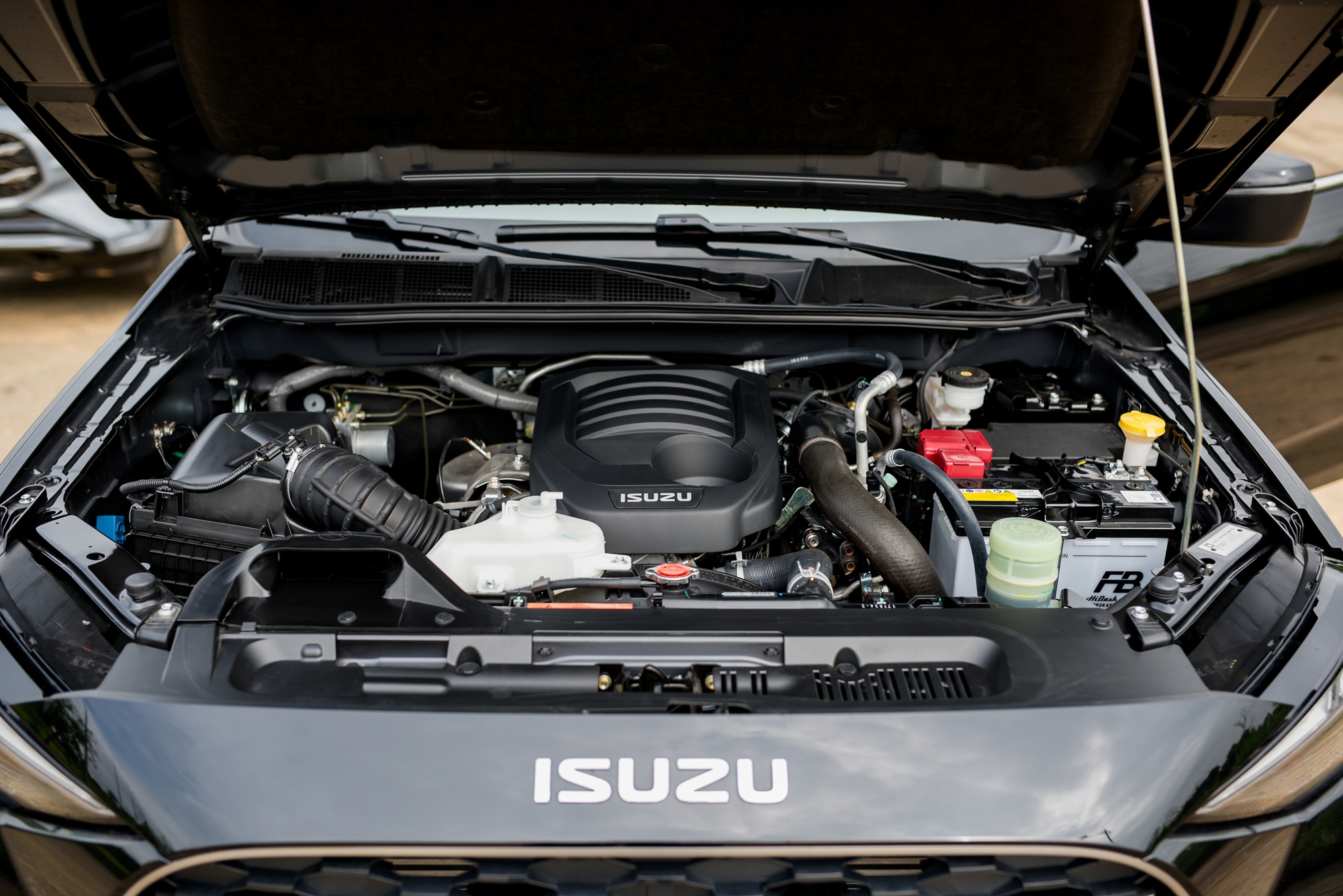 Isuzu mu-X được nâng cấp tại Việt Nam: Thêm trang bị, giá từ 928 triệu đồng, có đủ sức đấu Ford Everest? - Ảnh 4