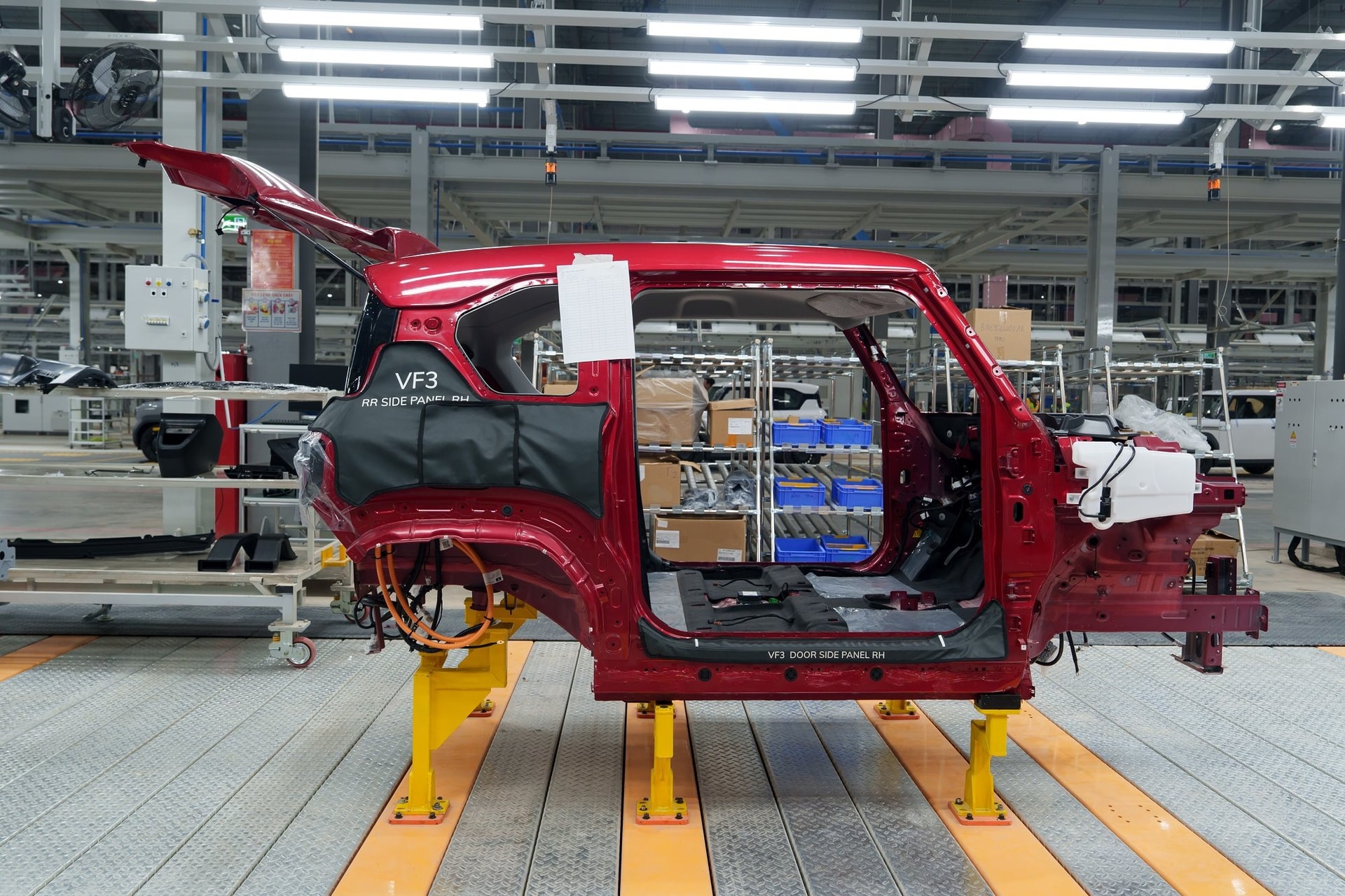 Bên trong nhà máy VinFast Hà Tĩnh hiện đại hàng đầu VN: Mỗi giờ xuất xưởng 35 xe, quy trình nghiêm ngặt - Ảnh 11