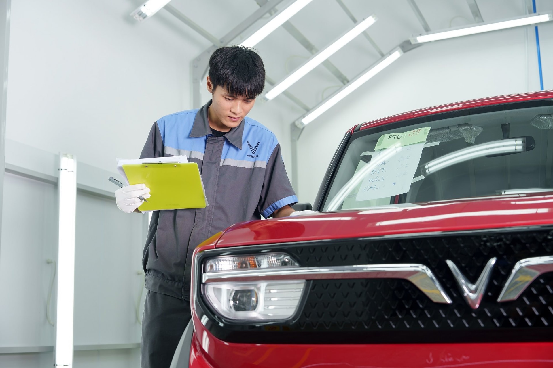 Bên trong nhà máy VinFast Hà Tĩnh hiện đại hàng đầu VN: Mỗi giờ xuất xưởng 35 xe, quy trình nghiêm ngặt - Ảnh 15